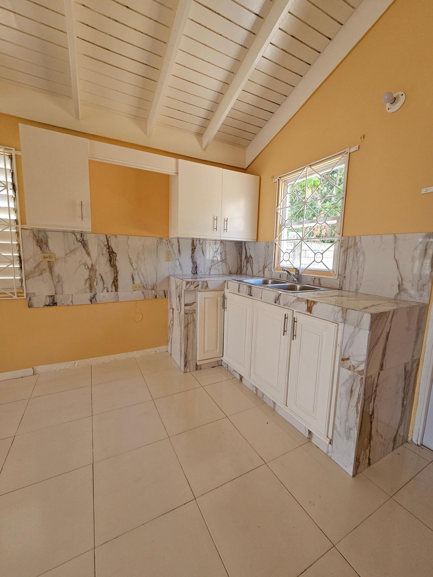 House For Rent: WHITEWING CIRCLE ,OLD HAR, Old Harbour | $90,000 photo 3