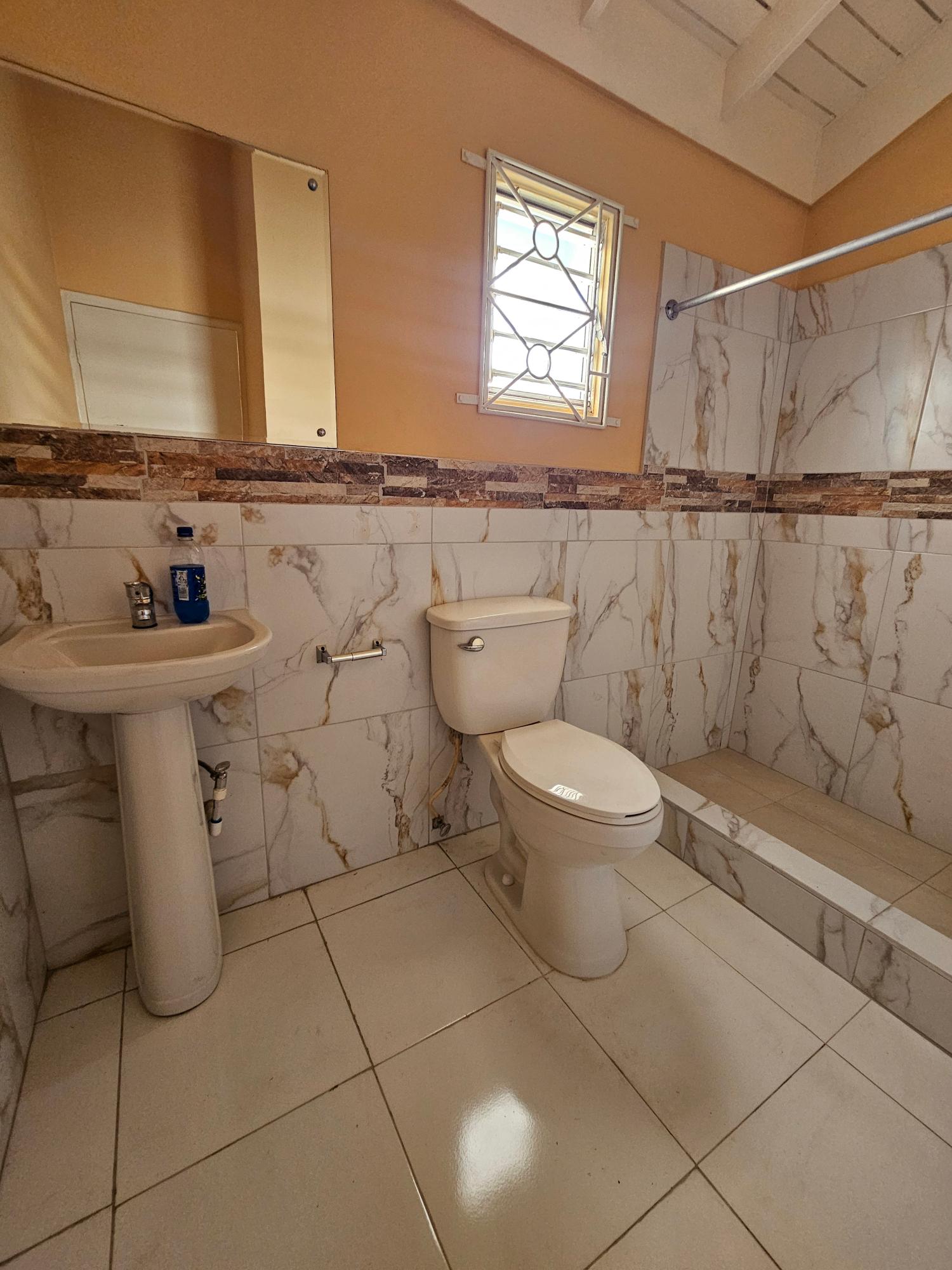 House For Rent: WHITEWING CIRCLE ,OLD HAR, Old Harbour | $90,000 photo 4