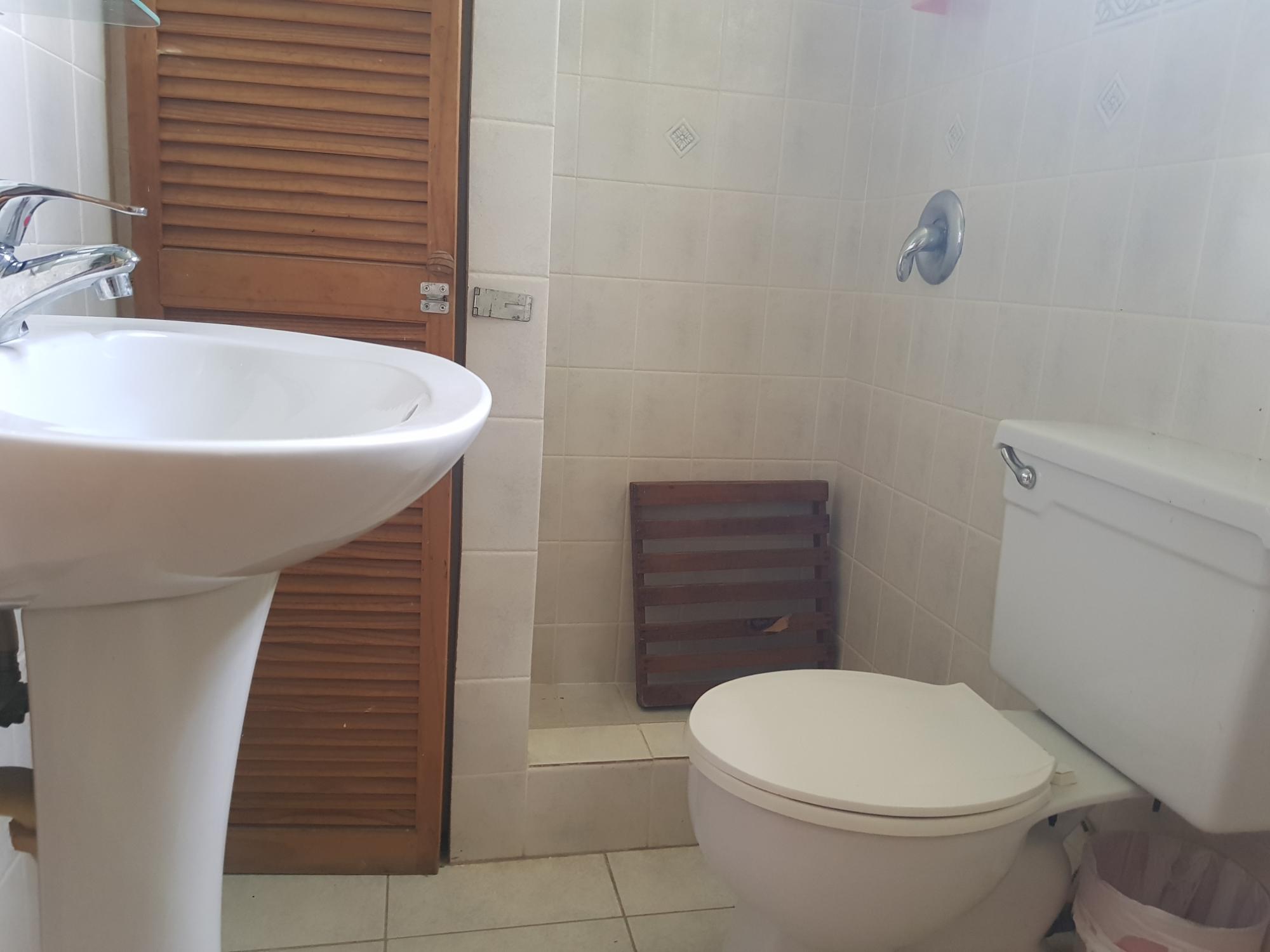 House For Sale: ARMON JONES CRESCENT, Kingston 6 | $600,000 photo 9