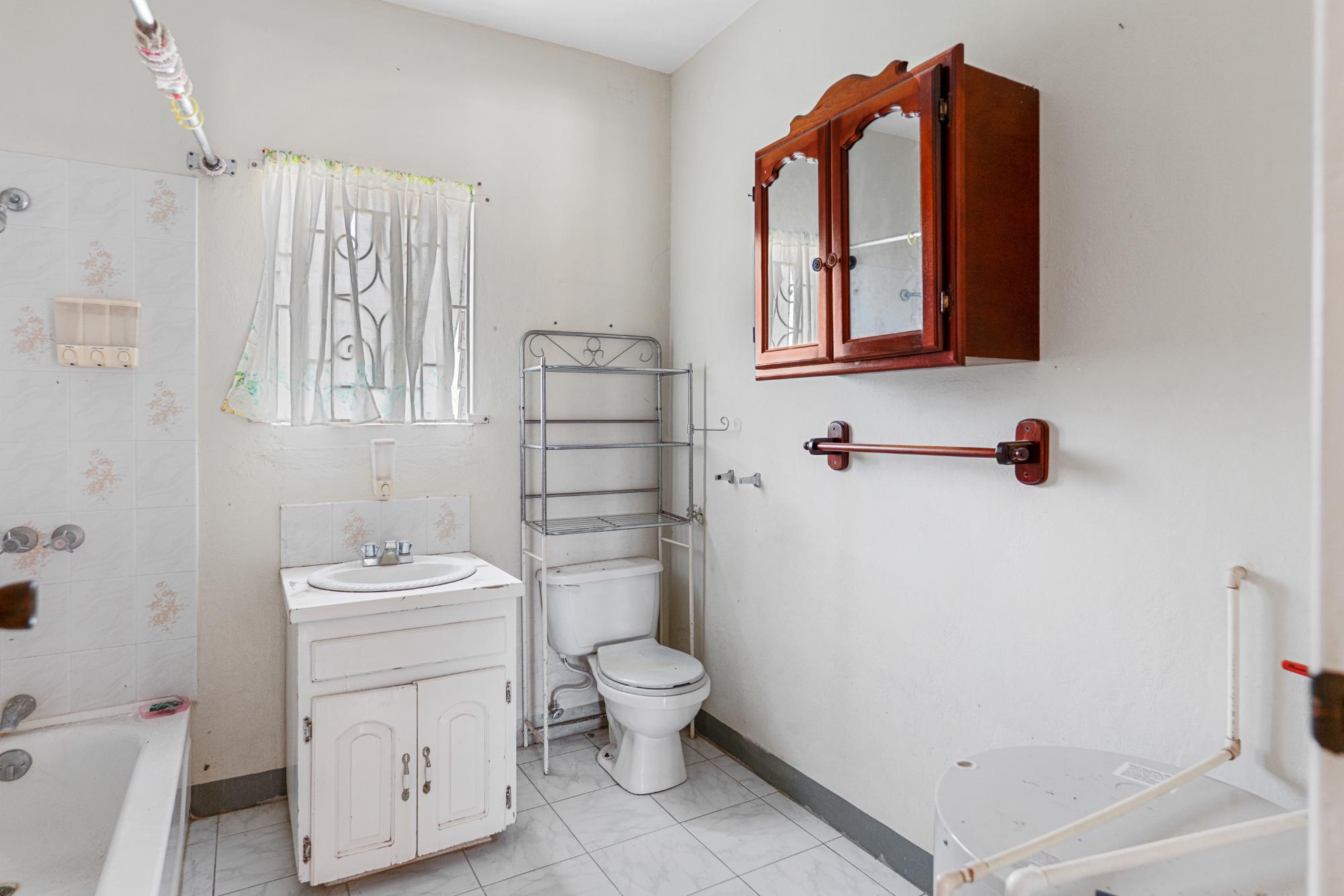 House For Sale: CLARKS TOWN, TRELAWNY, Clarks Town | $31,000,000 photo 9