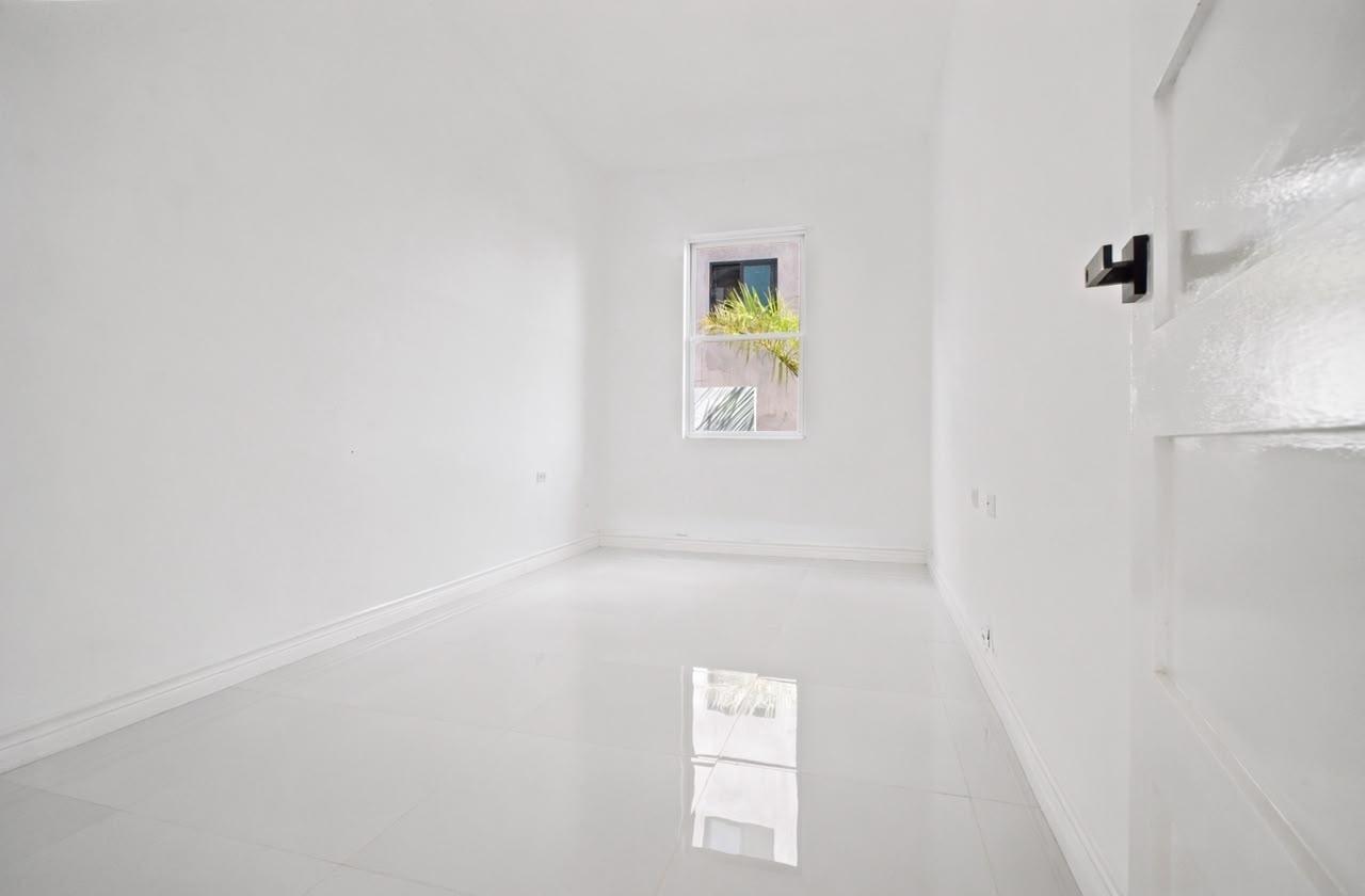 Townhouse For Rent: CHARLTON AVENUE, MANDEVIL, Mandeville | $2,500 photo 9
