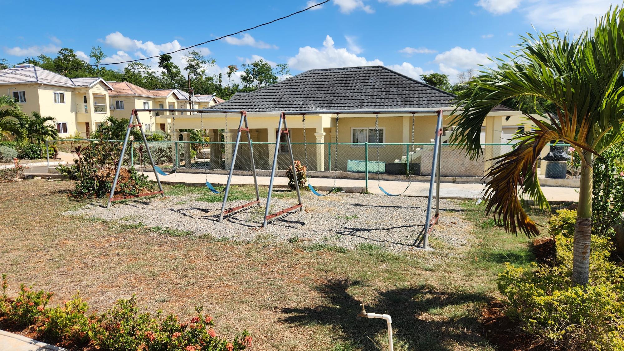 House For Rent: LANCEWOOD MEADOWS, Ocho Rios | $150,000 photo 19
