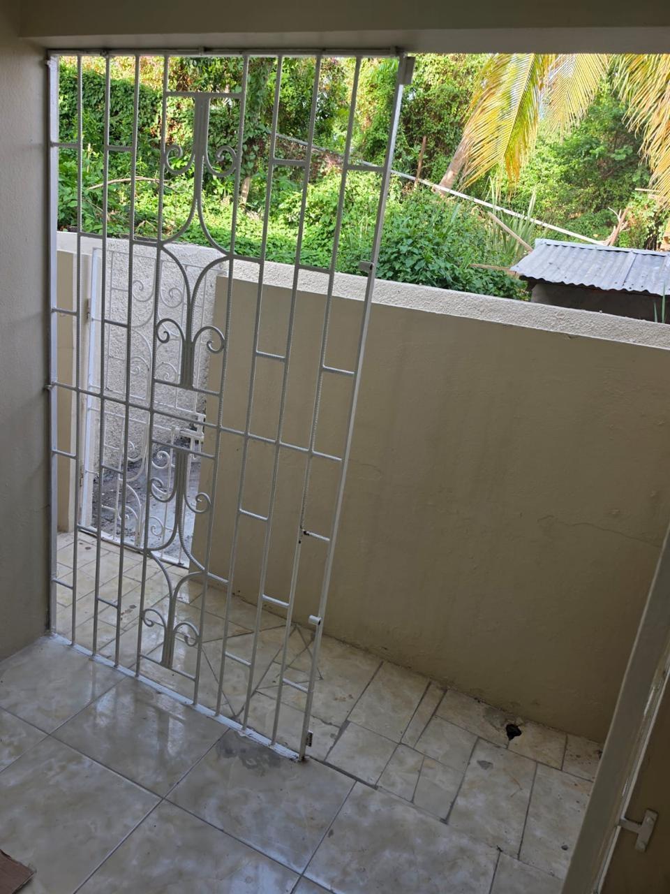 Townhouse For Rent: LIGNUM WAY, BARBICAN TERR, Kingston 6 | $150,000 photo 3