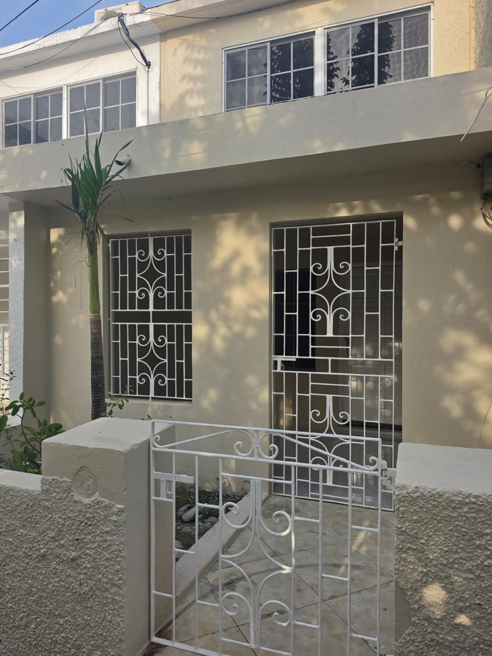Townhouse For Rent: LIGNUM WAY, BARBICAN TERR, Kingston 6 | $150,000 photo 4