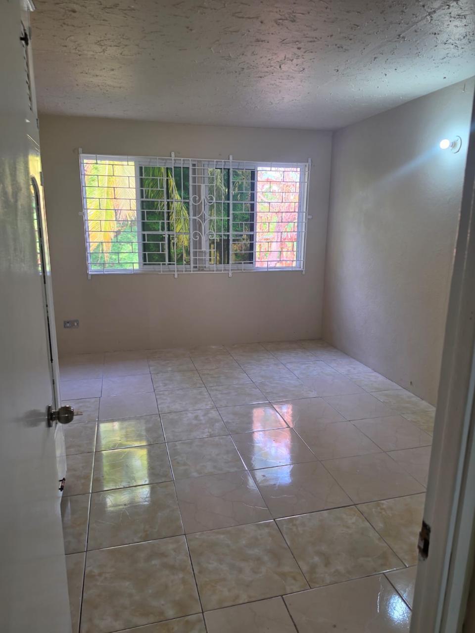 Townhouse For Rent: LIGNUM WAY, BARBICAN TERR, Kingston 6 | $150,000 photo 9