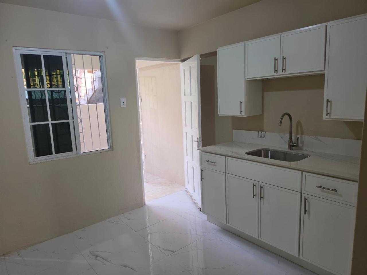 Townhouse For Rent: LIGNUM WAY, BARBICAN TERR, Kingston 6 | $150,000 photo 10
