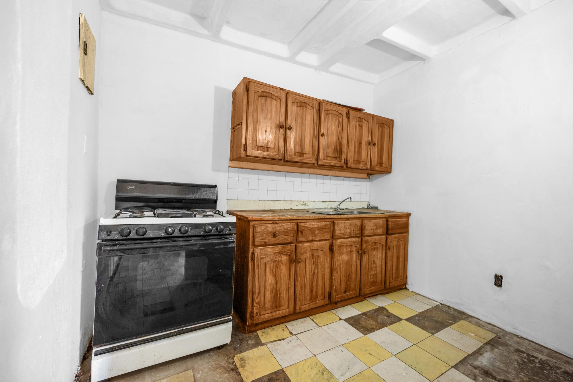 House For Sale: ENFIELD AVENUE, Bridgeport | $30,000,000 photo 5