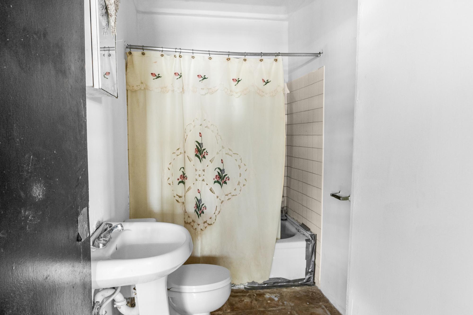 House For Sale: ENFIELD AVENUE, Bridgeport | $30,000,000 photo 12