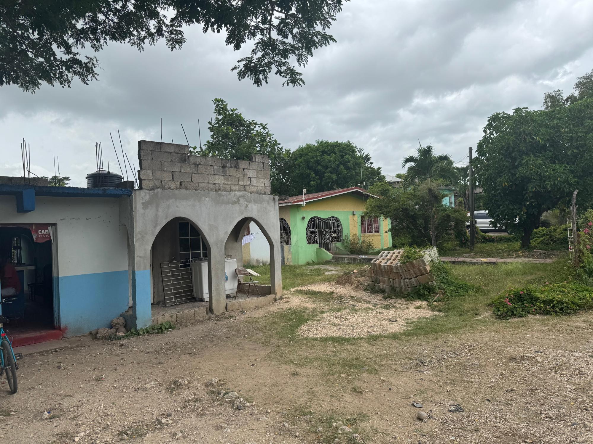 House For Sale: RULES PEN, MAY PEN, May Pen | $15,000,000 photo 2