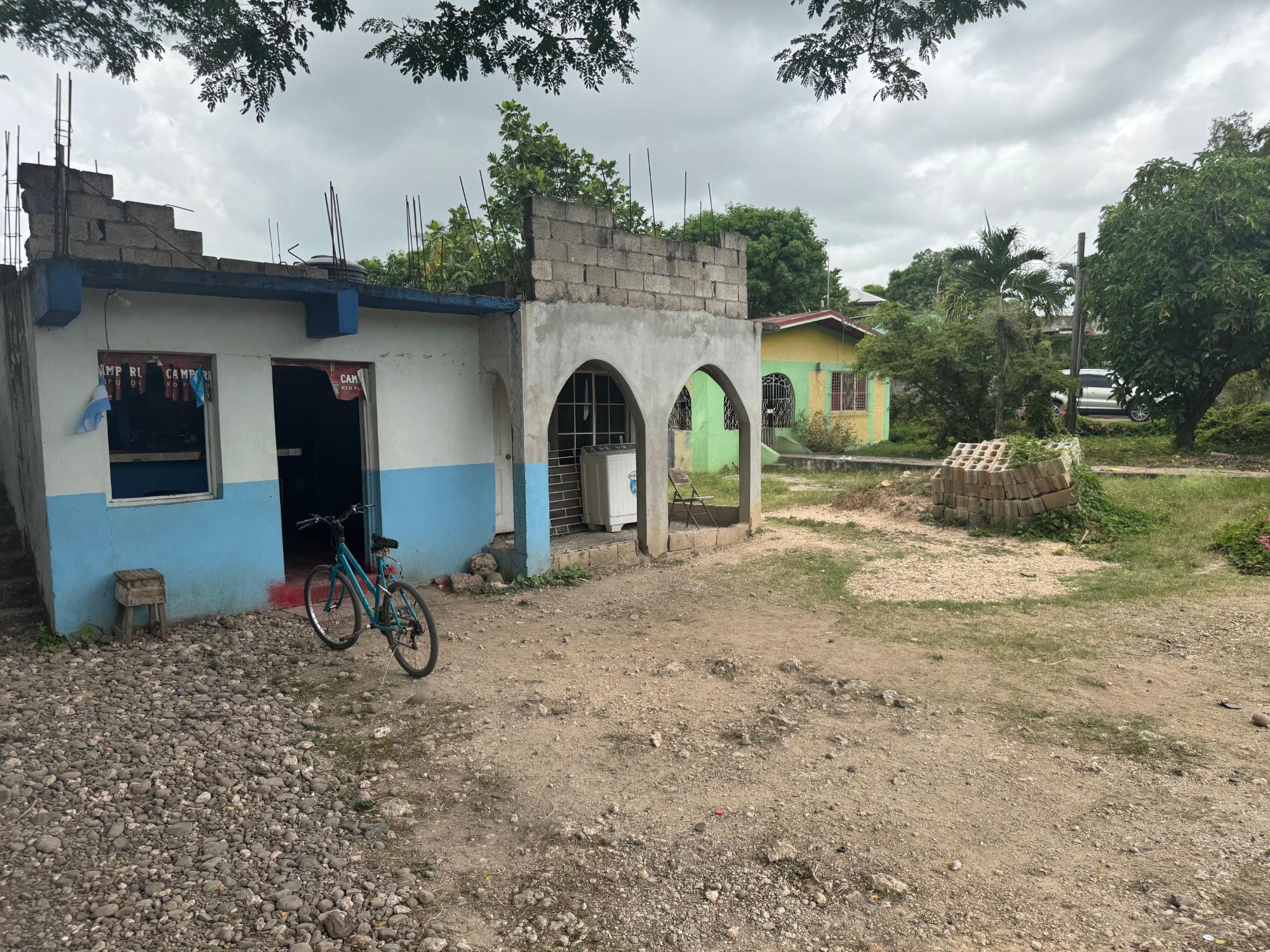 House For Sale: RULES PEN, MAY PEN, May Pen | $15,000,000 photo 3