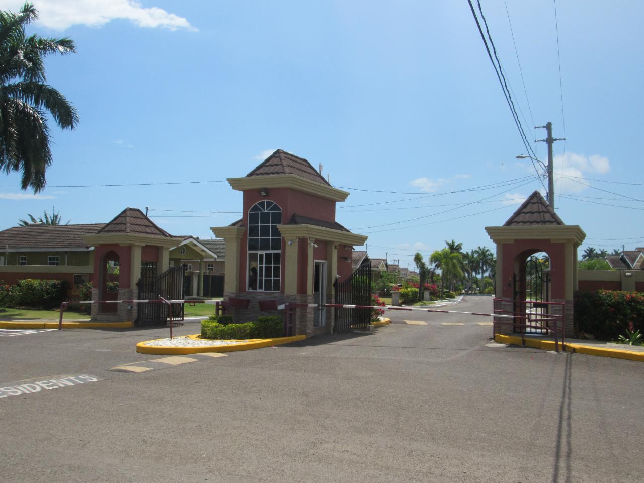 House For Rent: CALABASH BOULEVARD, St. Ann@~apos;s Bay | $1,500 photo 4