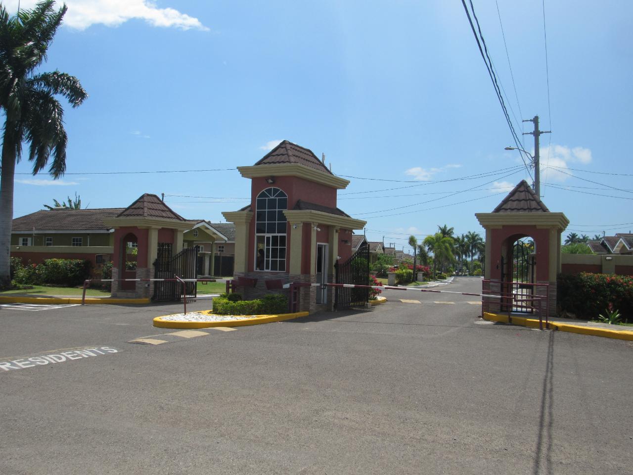 House For Rent: CALABASH BOULEVARD, St. Ann@~apos;s Bay | $1,500 photo 5
