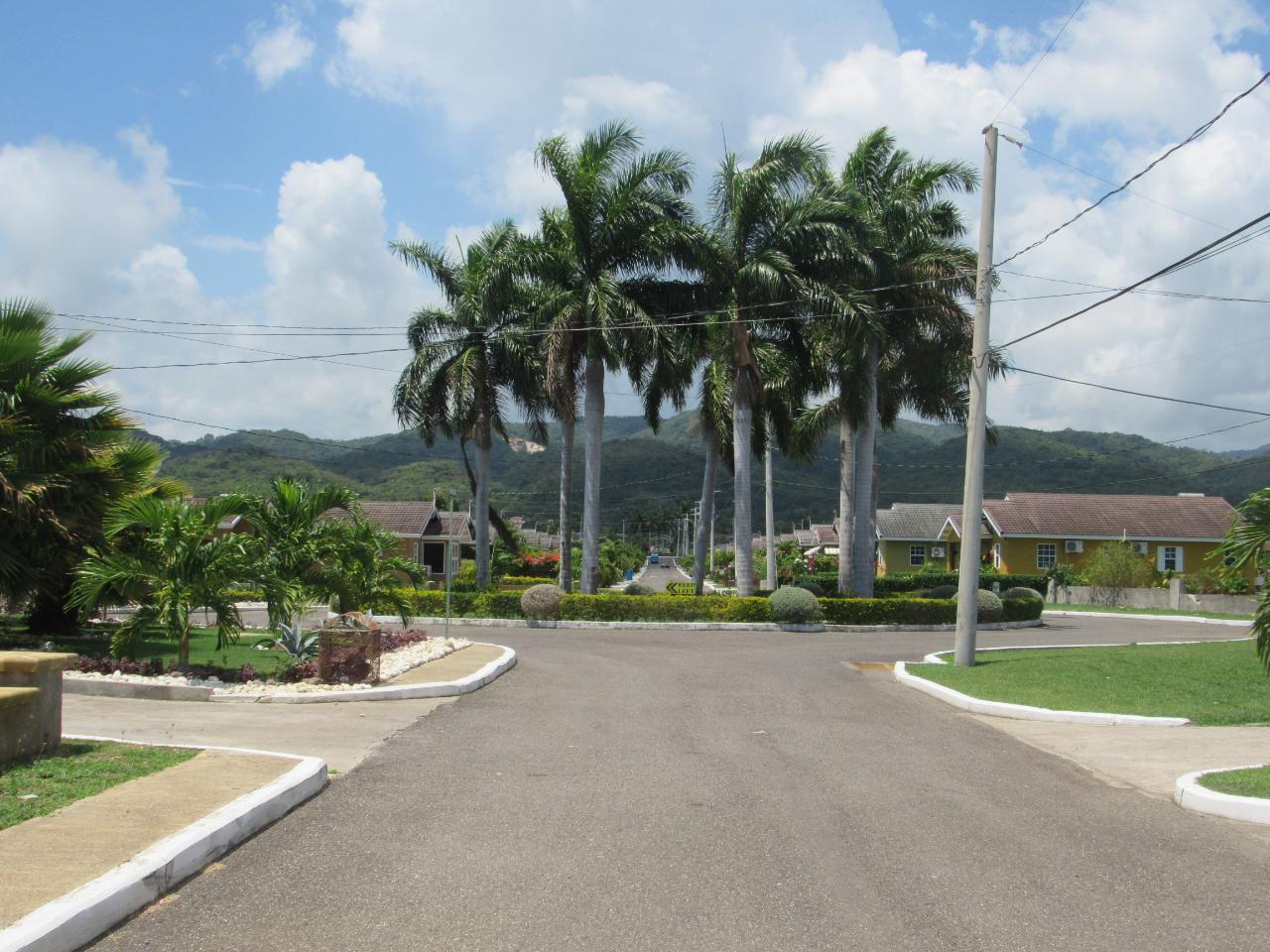 House For Rent: CALABASH BOULEVARD, St. Ann@~apos;s Bay | $1,500 photo 8