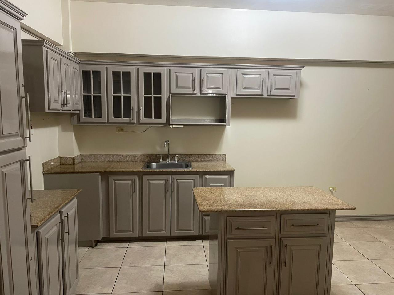 Apartment For Rent: KENSINGTON CRESCENT, Kingston 5 | $180,000 photo 3