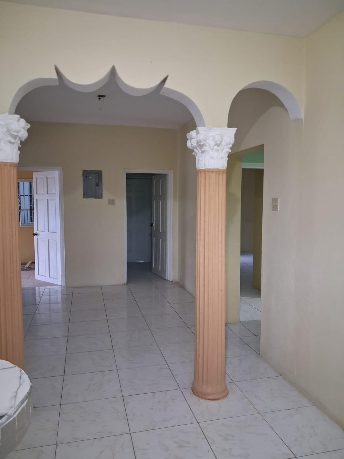 House For Sale: MONTCLAIR HEIGHTS, May Pen | $29,500,000 photo 3