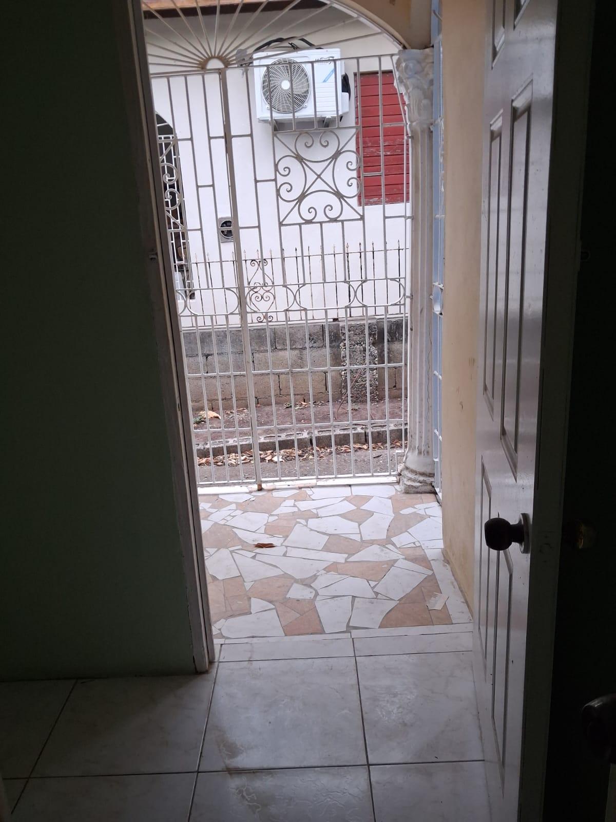 House For Sale: MONTCLAIR HEIGHTS, May Pen | $29,500,000 photo 10