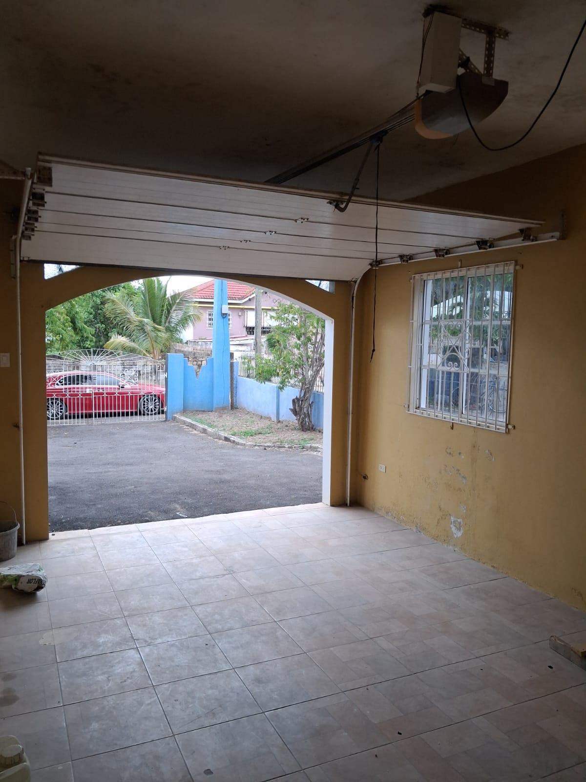 House For Sale: MONTCLAIR HEIGHTS, May Pen | $29,500,000 photo 11