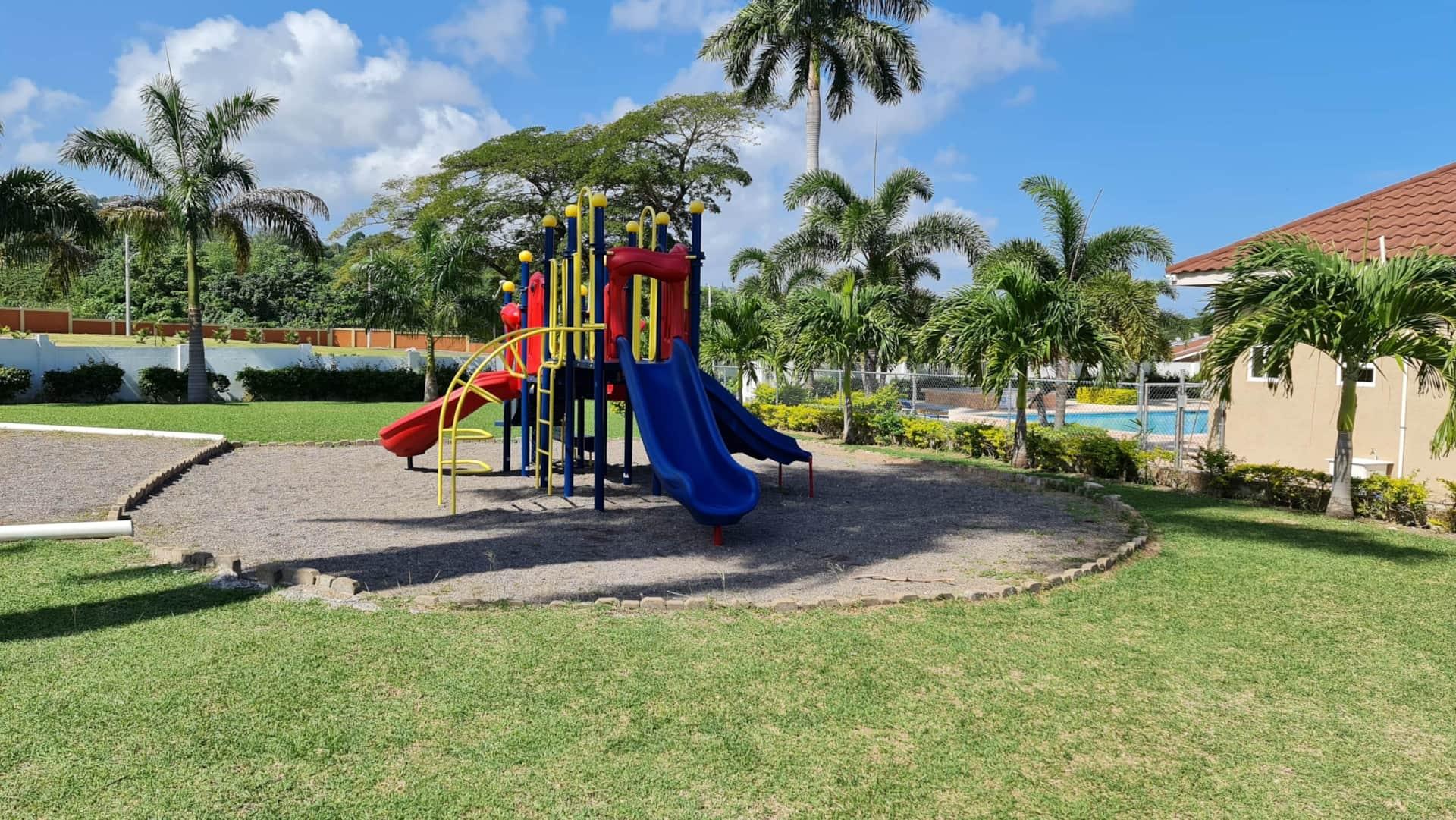 House For Rent: DRAX HALL COUNTRY CLUB, Drax Hall Estate | $2,500 photo 7