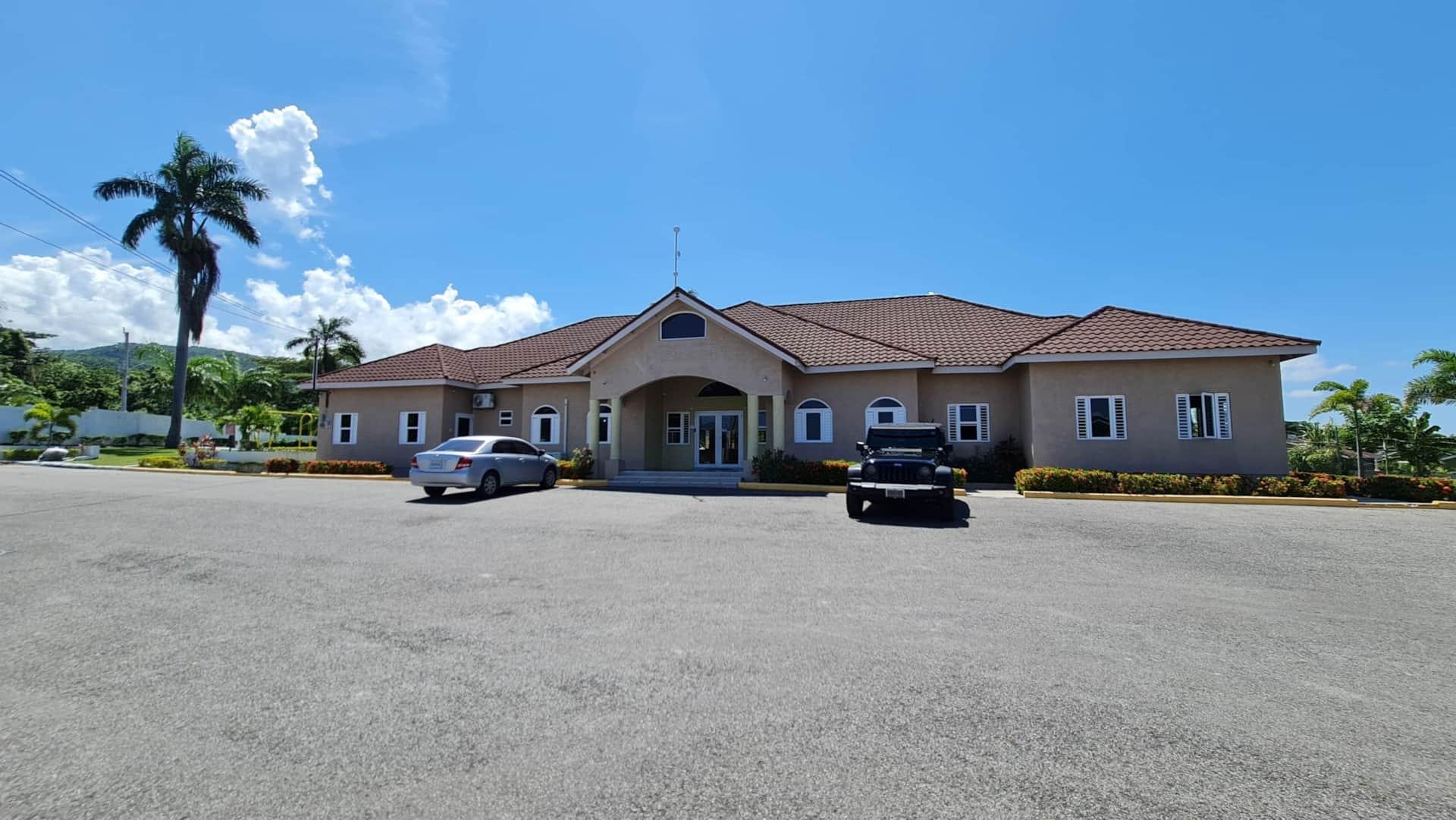 House For Rent: DRAX HALL COUNTRY CLUB, Drax Hall Estate | $2,500 photo 9