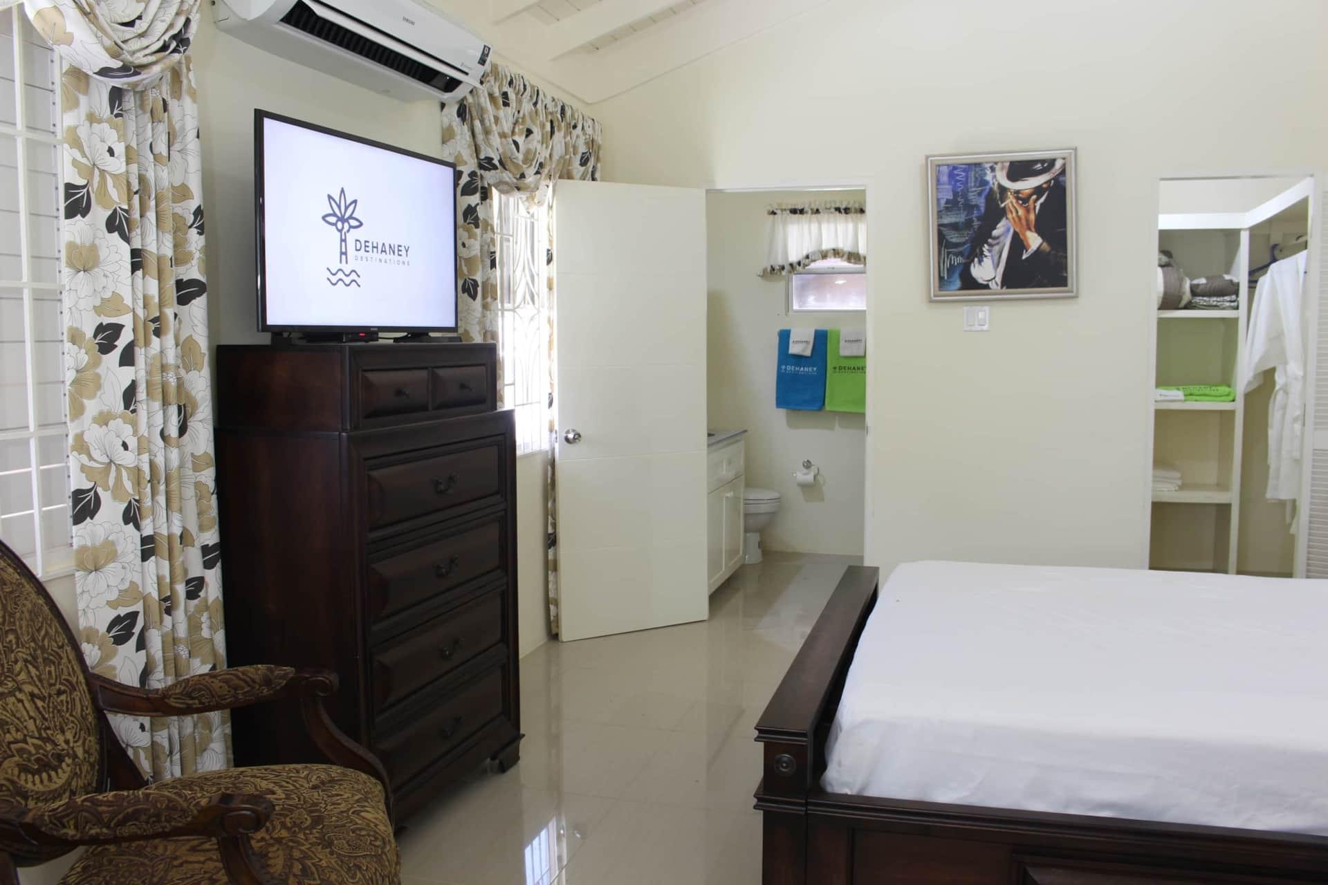 House For Rent: DRAX HALL COUNTRY CLUB, Drax Hall Estate | $2,500 photo 6