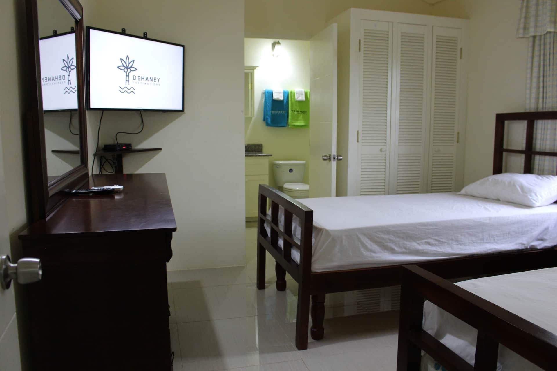 House For Rent: DRAX HALL COUNTRY CLUB, Drax Hall Estate | $2,500 photo 8