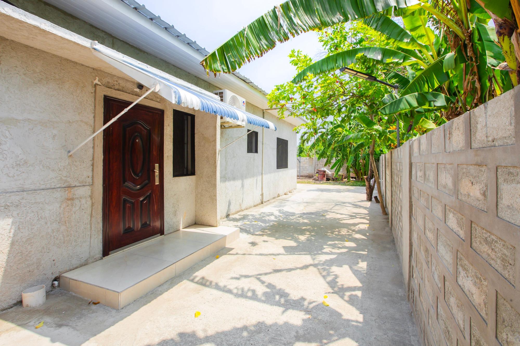 Apartment For Rent: HILLVIEW TERRACE, Kingston 19 | $1,000 photo 2