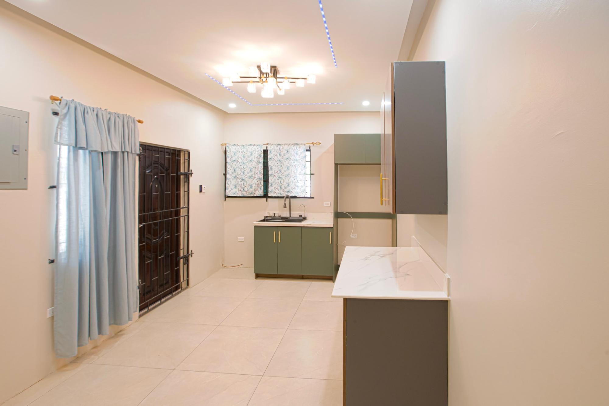 Apartment For Rent: HILLVIEW TERRACE, Kingston 19 | $1,000 photo 4