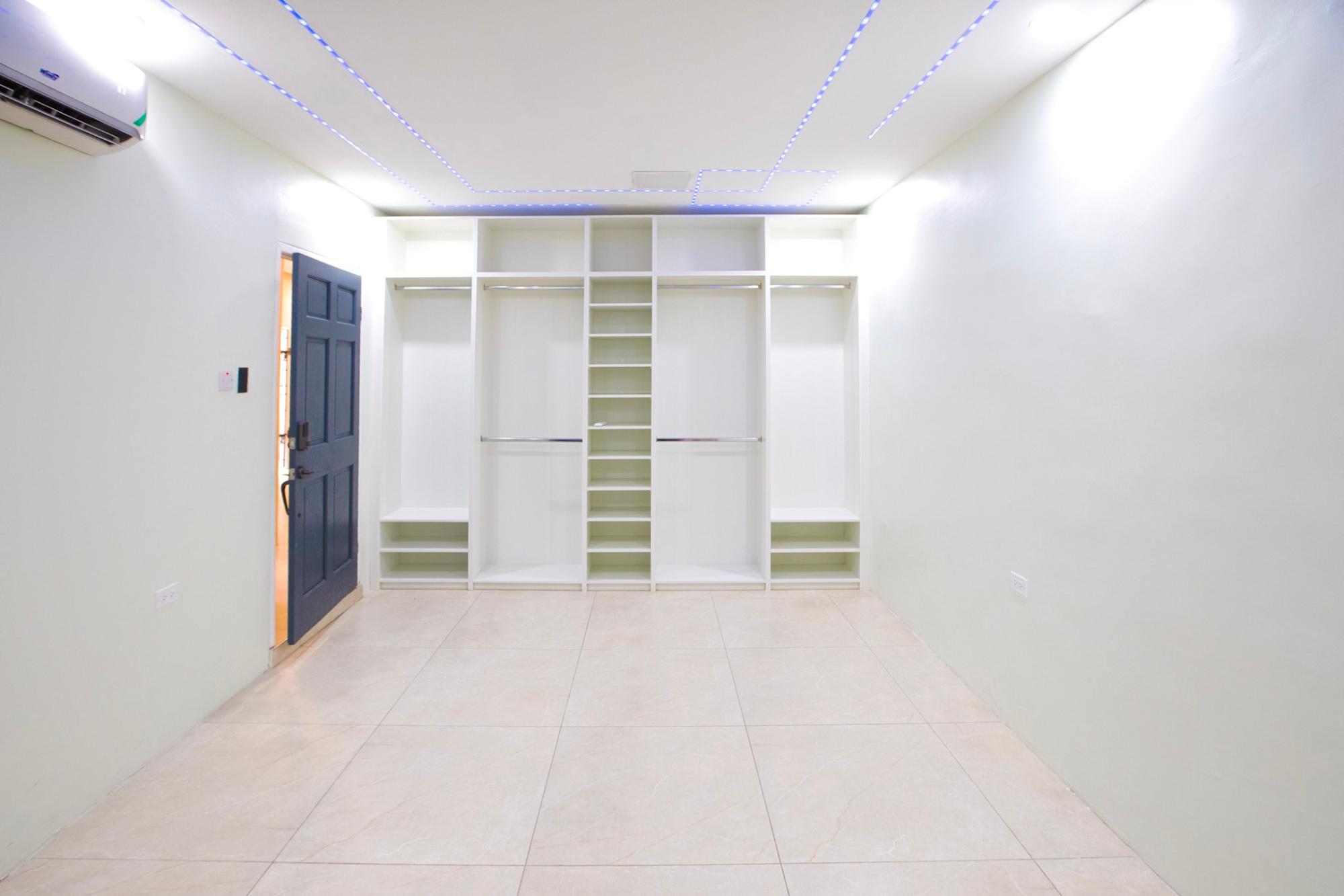 Apartment For Rent: HILLVIEW TERRACE, Kingston 19 | $1,000 photo 5