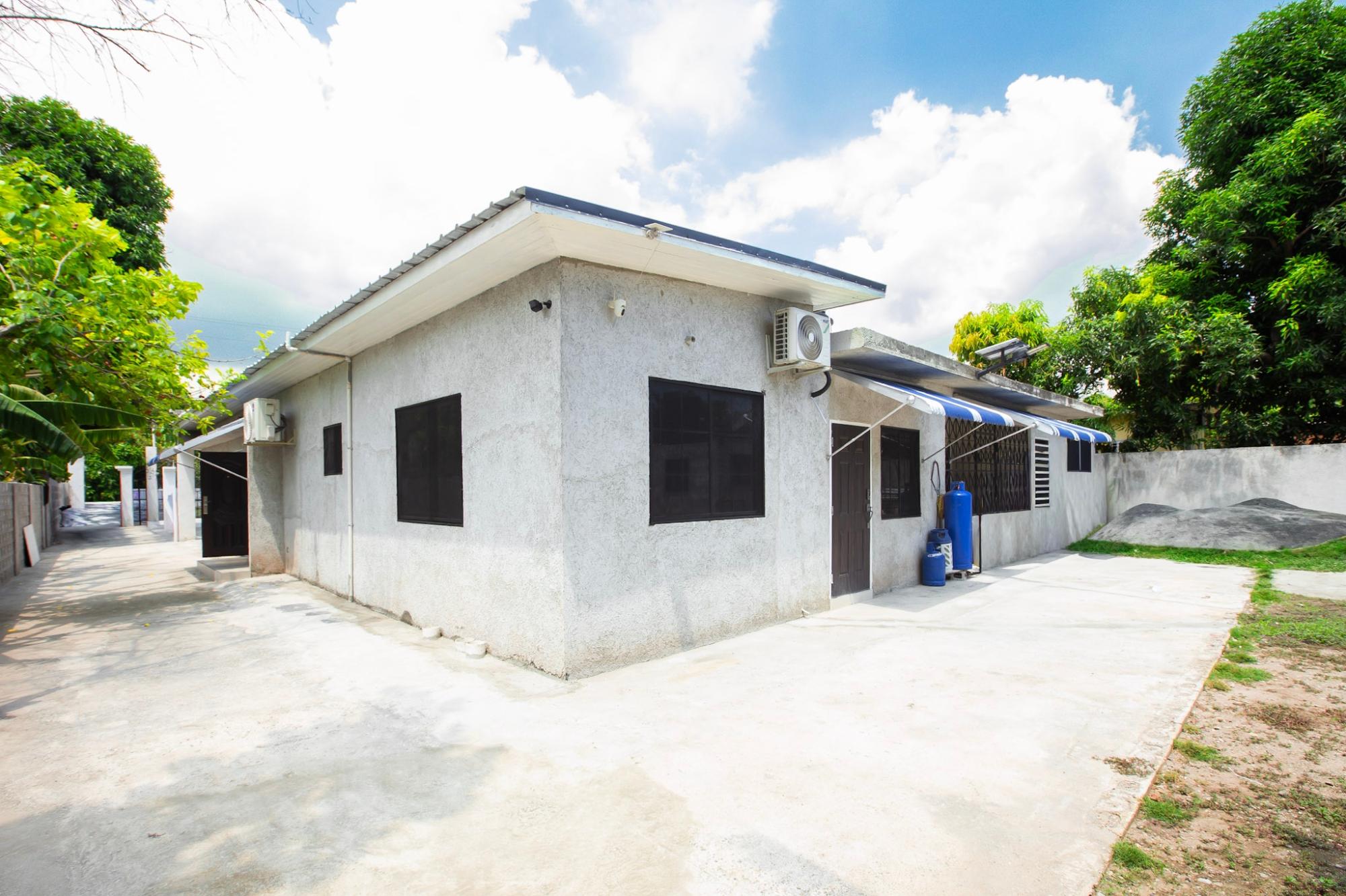 Apartment For Rent: HILLVIEW TERRACE, Kingston 19 | $1,000 photo 10