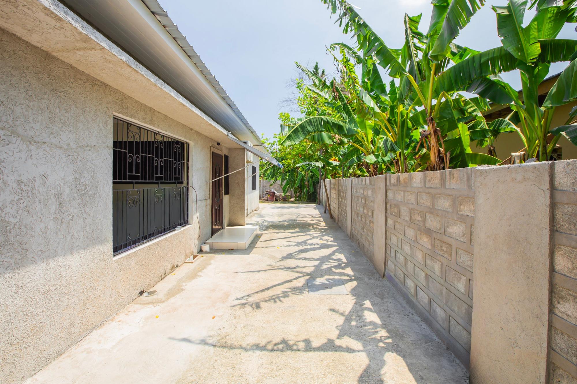 Apartment For Rent: HILLVIEW TERRACE, Kingston 19 | $1,000 photo 11
