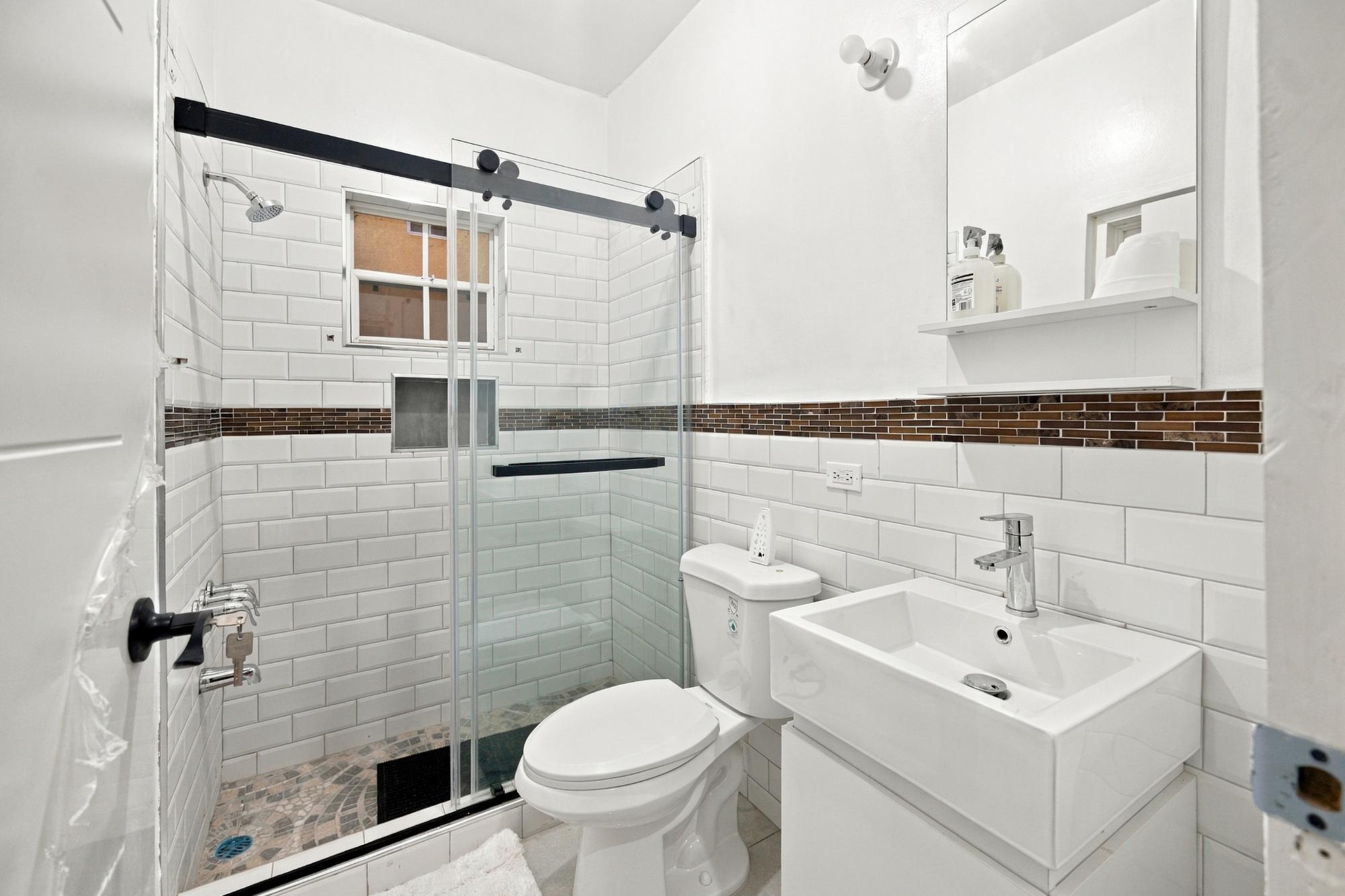 Apartment For Rent: EMERALD ESTATE, TOWER ISL, Tower Isle | $800 photo 3
