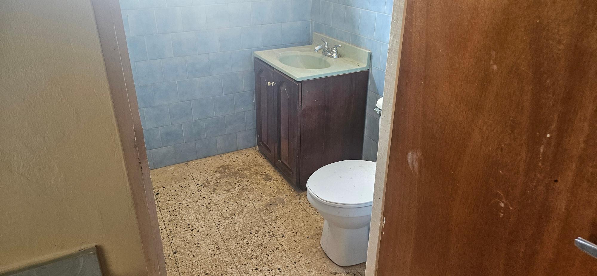 House For Sale: GLENAIR BLVD CHANTILLY, SAVANNA LA MAR | $485,000 photo 5
