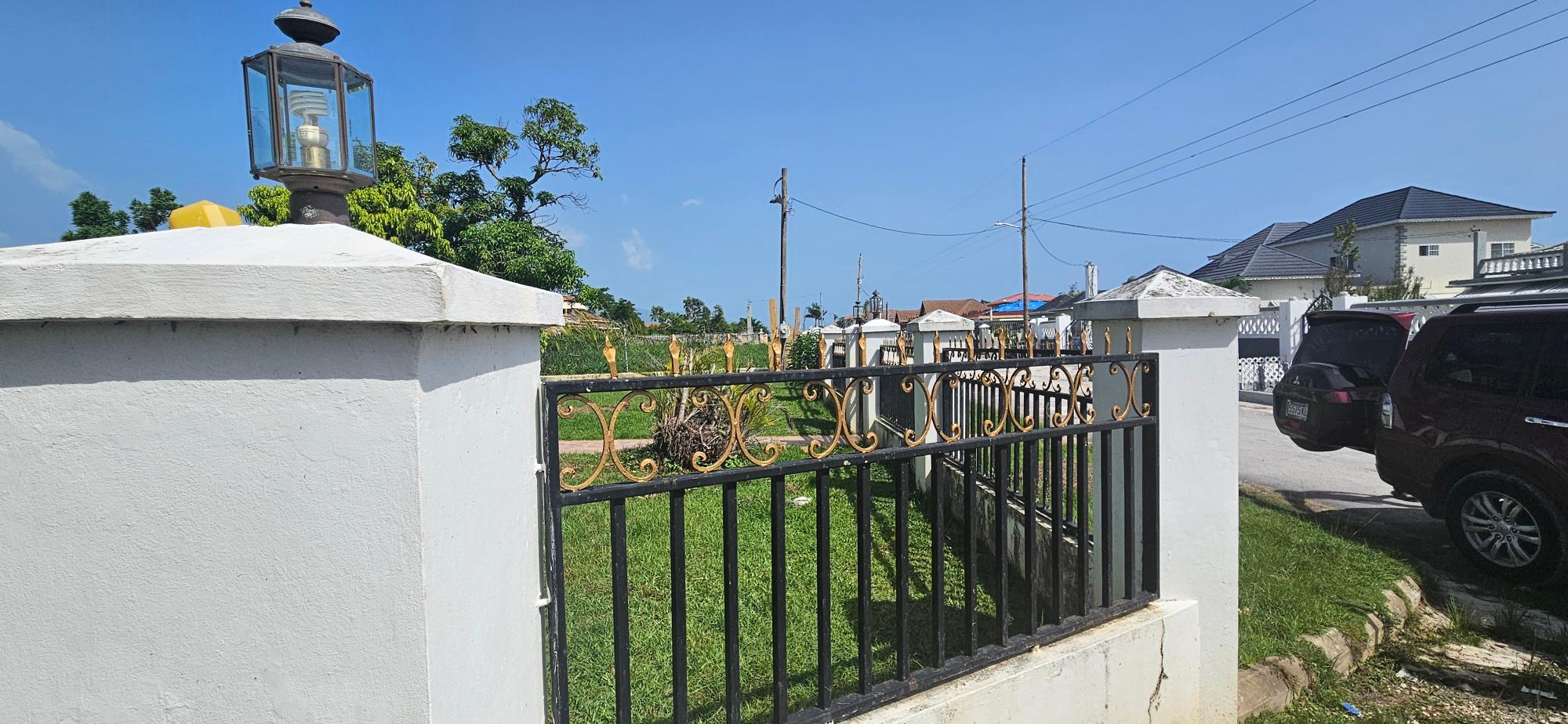 House For Sale: GLENAIR BLVD CHANTILLY, SAVANNA LA MAR | $485,000 photo 6