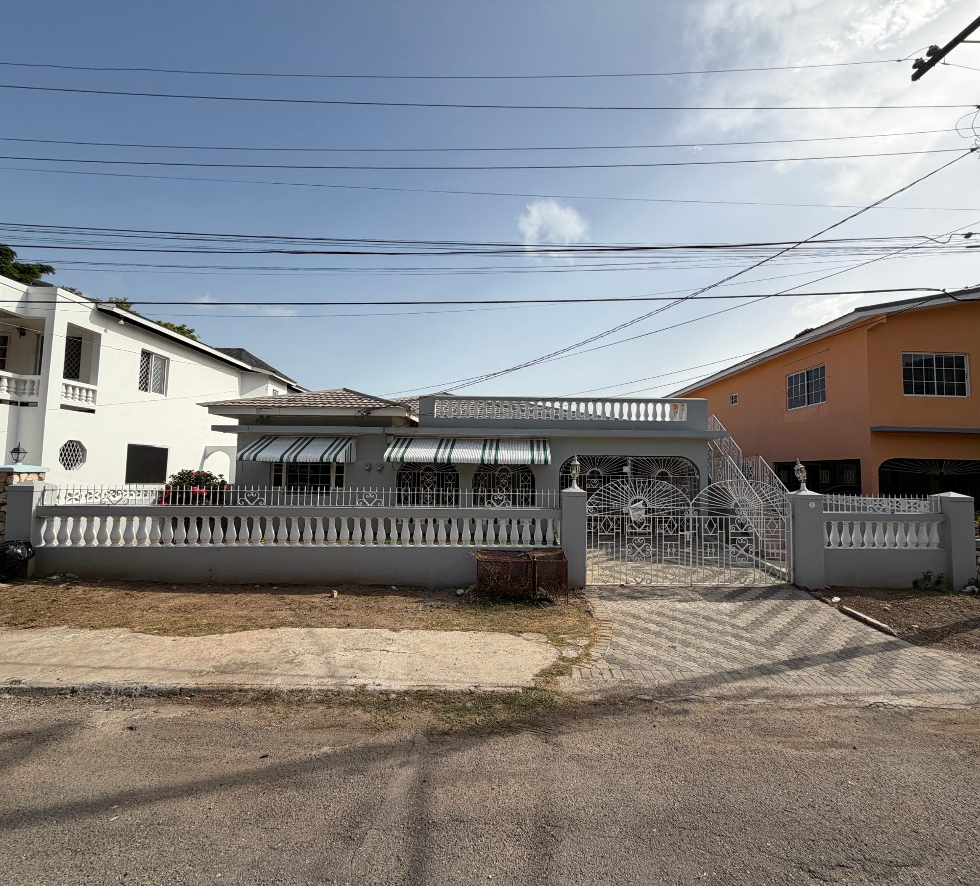 House For Rent: CANDLELIGHT CRESCENT, Kingston 19 | $130,000