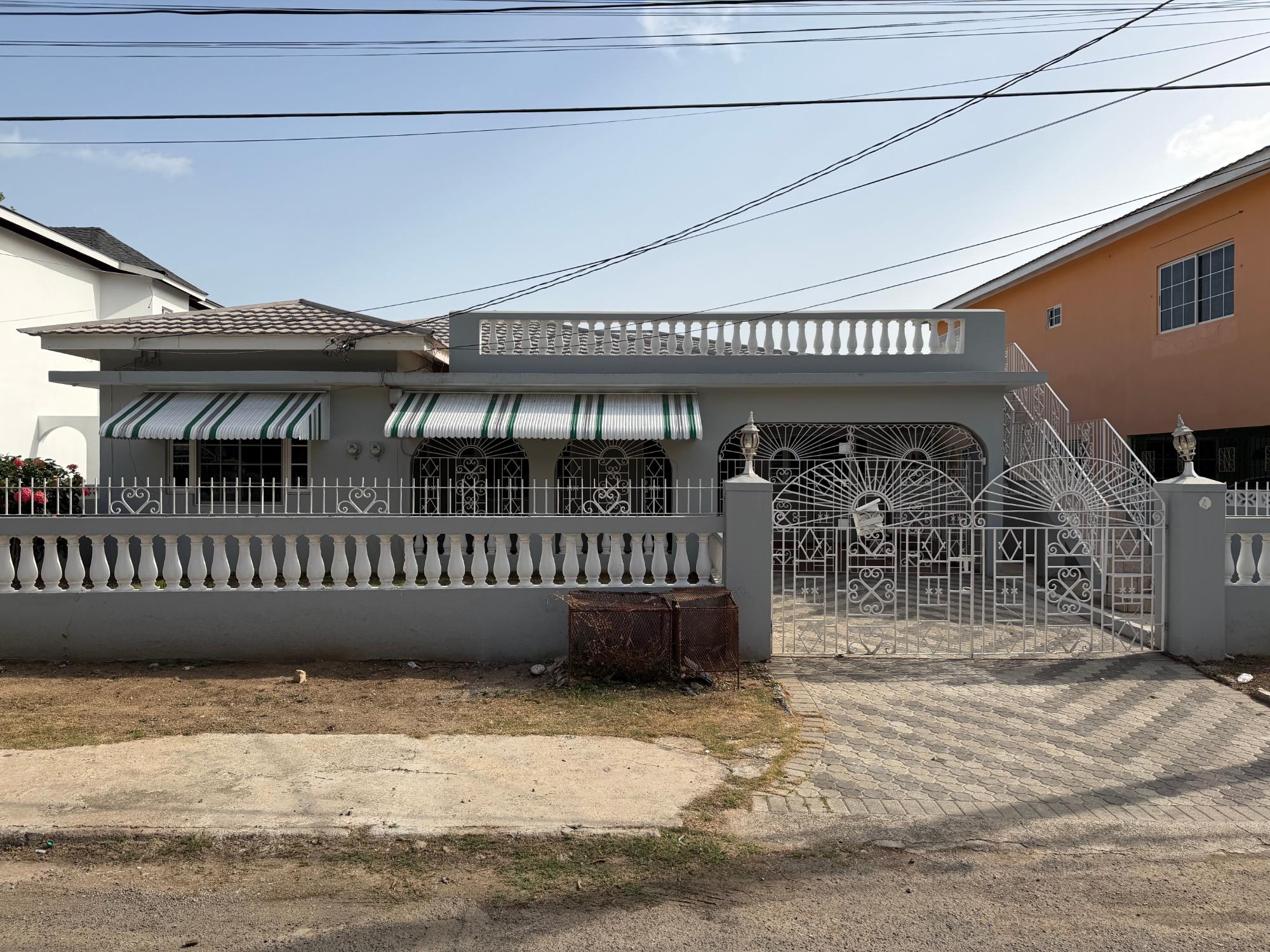 House For Rent: CANDLELIGHT CRESCENT, Kingston 19 | $130,000 photo 2
