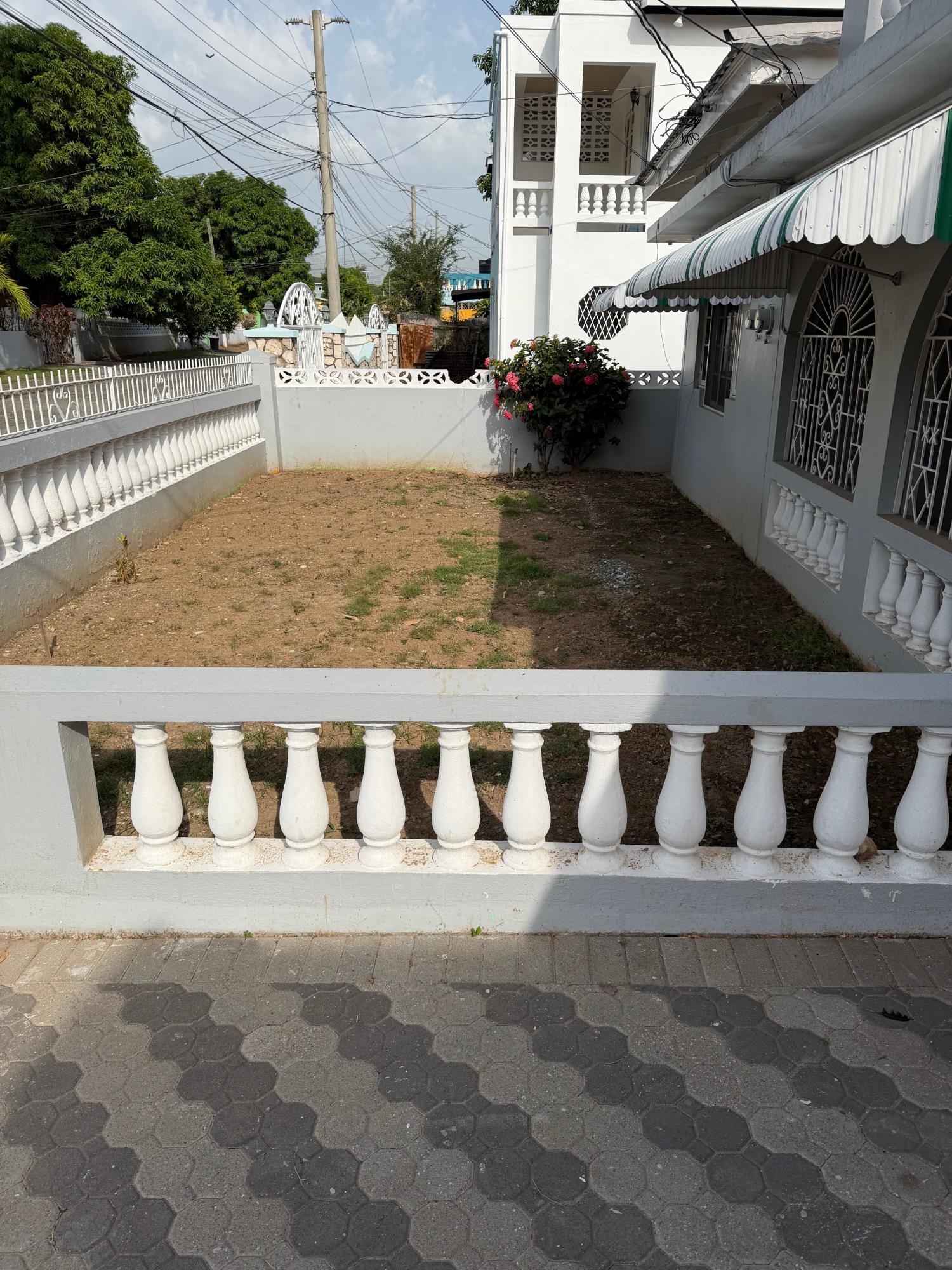 House For Rent: CANDLELIGHT CRESCENT, Kingston 19 | $130,000 photo 3