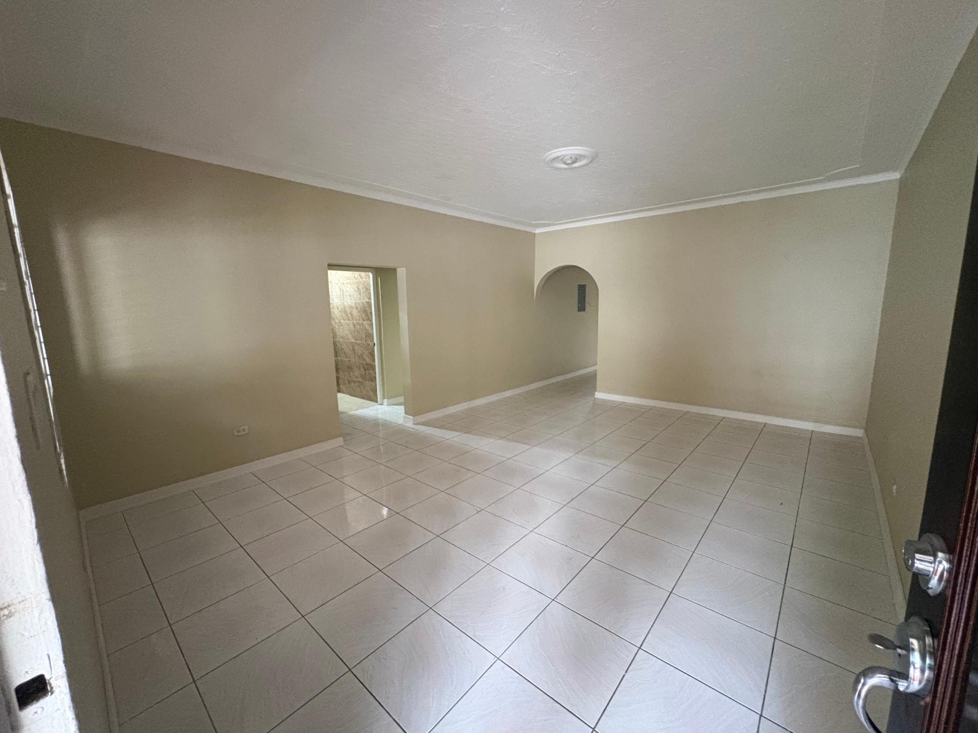 House For Rent: CANDLELIGHT CRESCENT, Kingston 19 | $130,000 photo 8