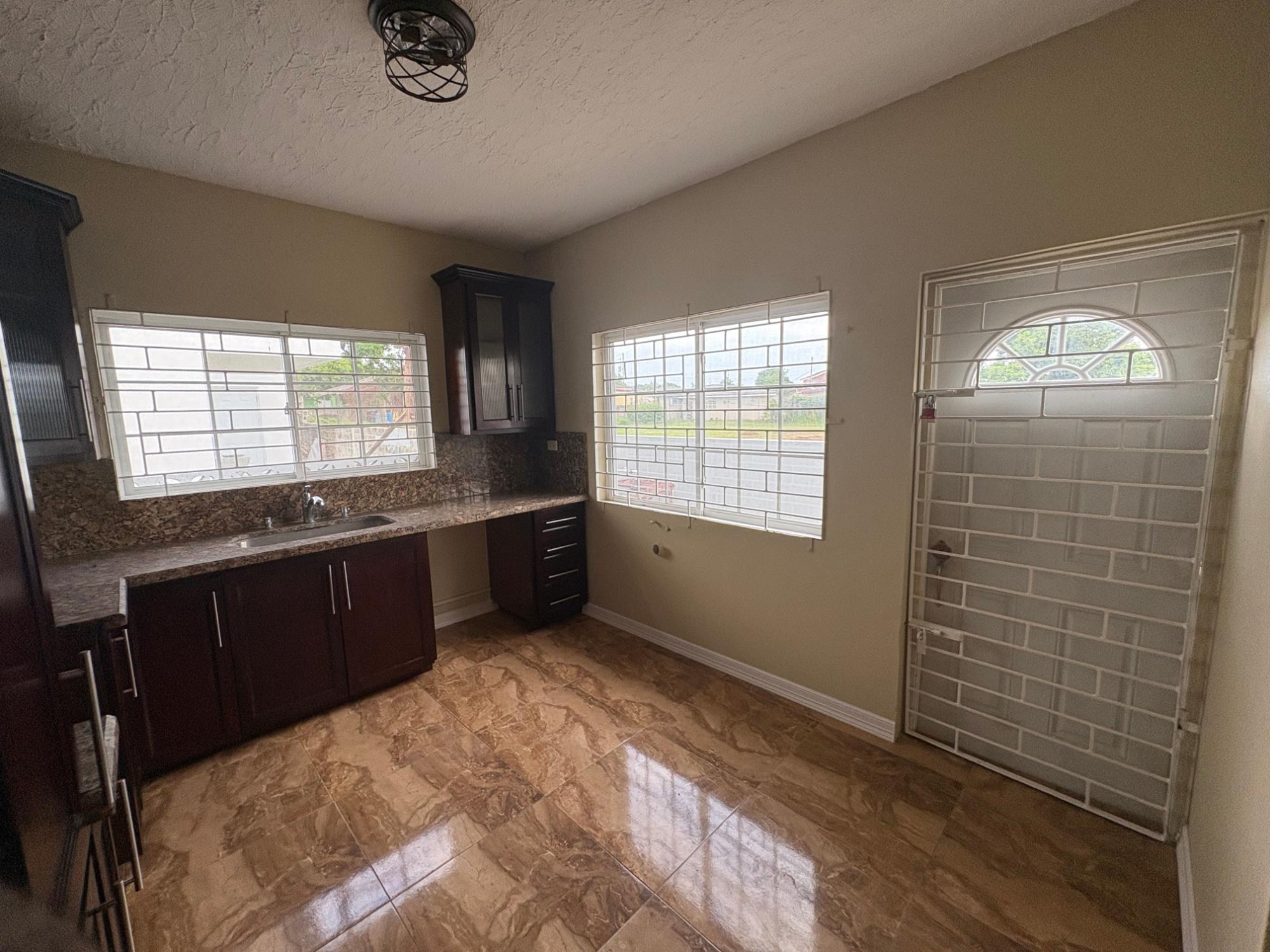 House For Rent: CANDLELIGHT CRESCENT, Kingston 19 | $130,000 photo 21