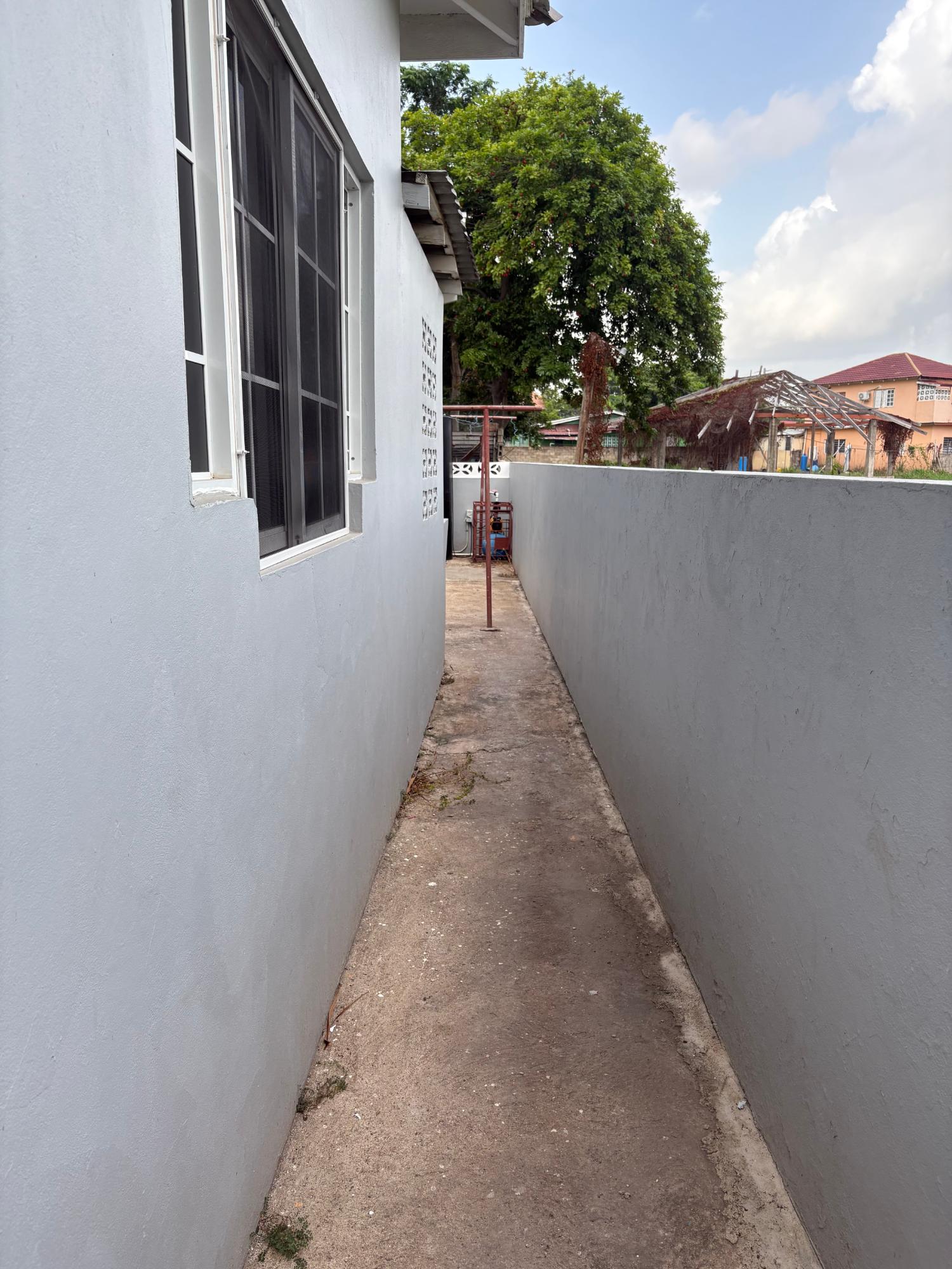 House For Rent: CANDLELIGHT CRESCENT, Kingston 19 | $130,000 photo 23