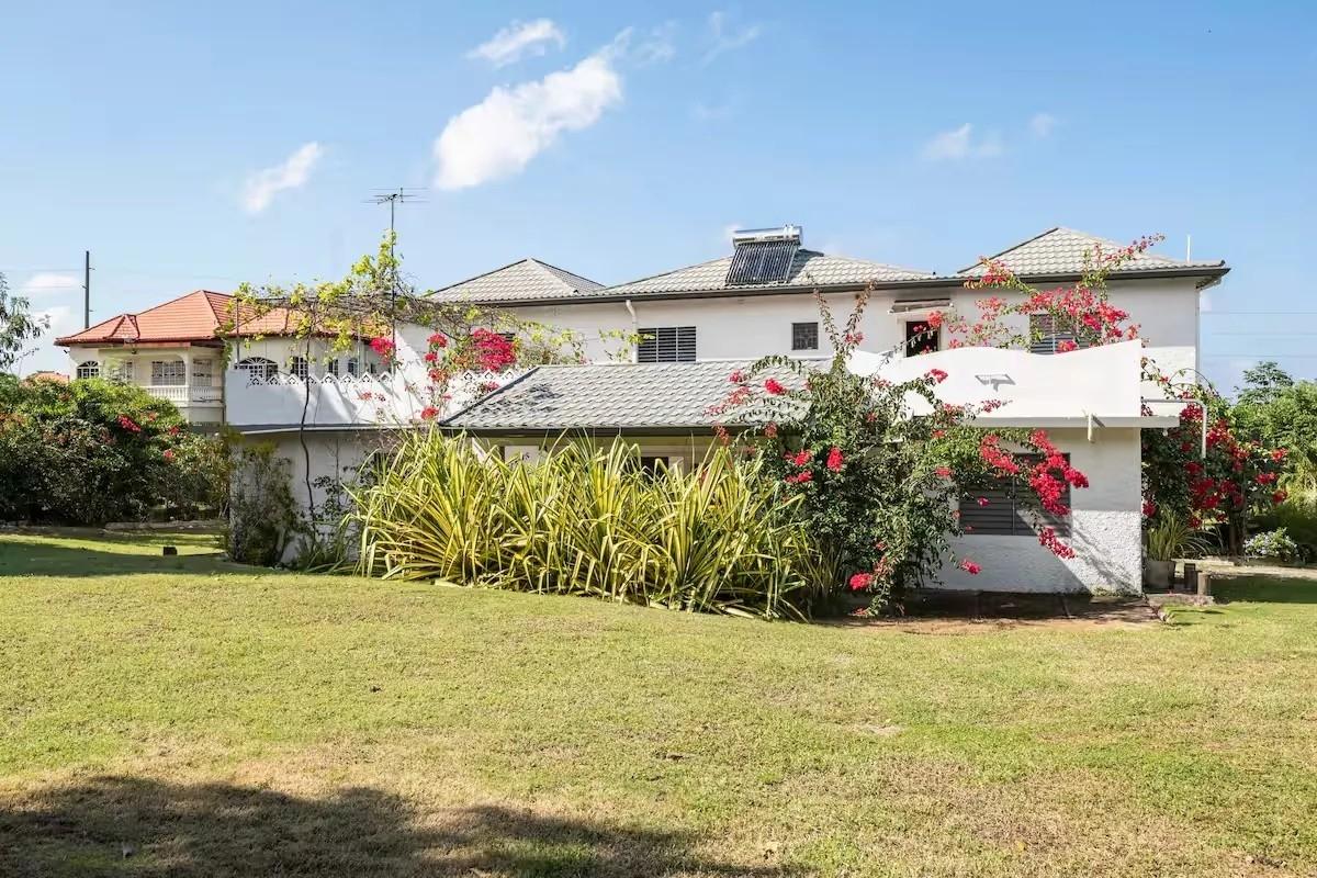 House For Rent: RICKETTS DR, CARDIFF HALL, Runaway Bay | $110,000 photo 2