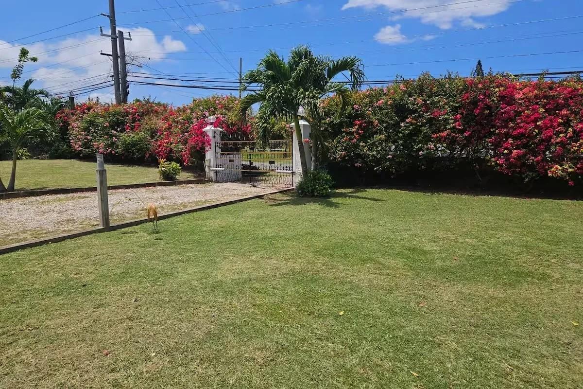 House For Rent: RICKETTS DR, CARDIFF HALL, Runaway Bay | $110,000 photo 9