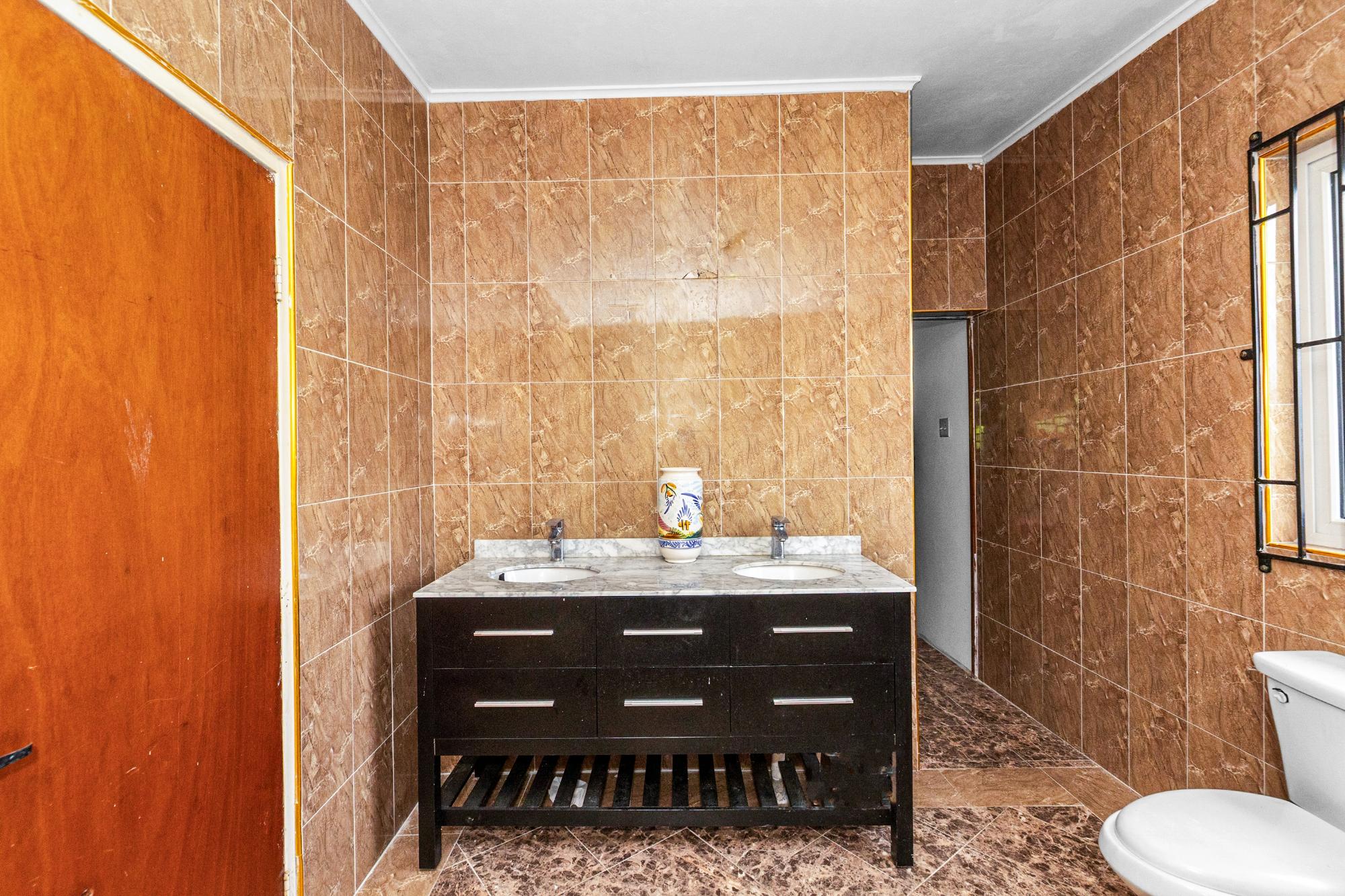 House For Sale: CASTLE DRIVE, Kingston 9 | $95,000,000 photo 6