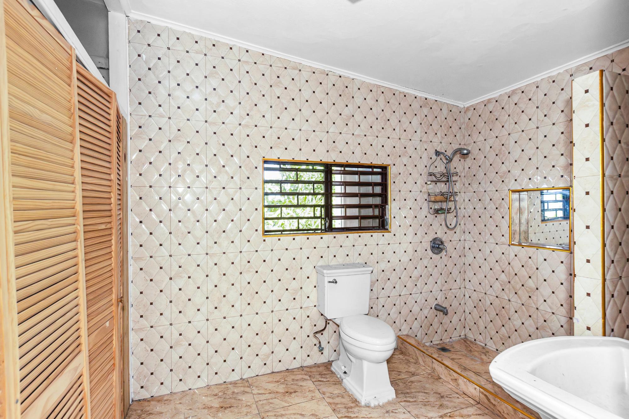 House For Sale: CASTLE DRIVE, Kingston 9 | $95,000,000 photo 11