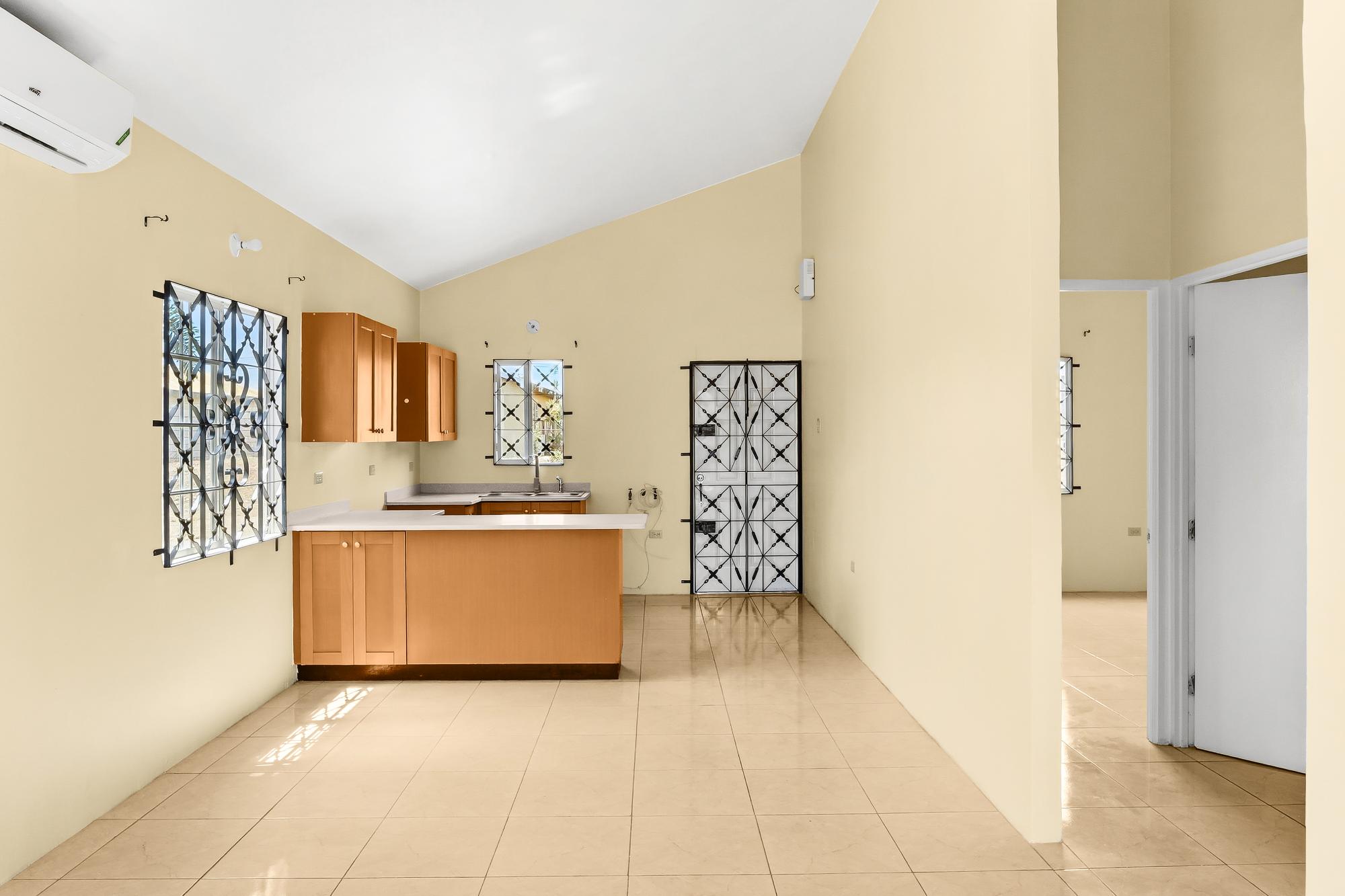 House For Rent: LIMESTONE CRESCENT, Phoenix Park | $120,000 photo 4