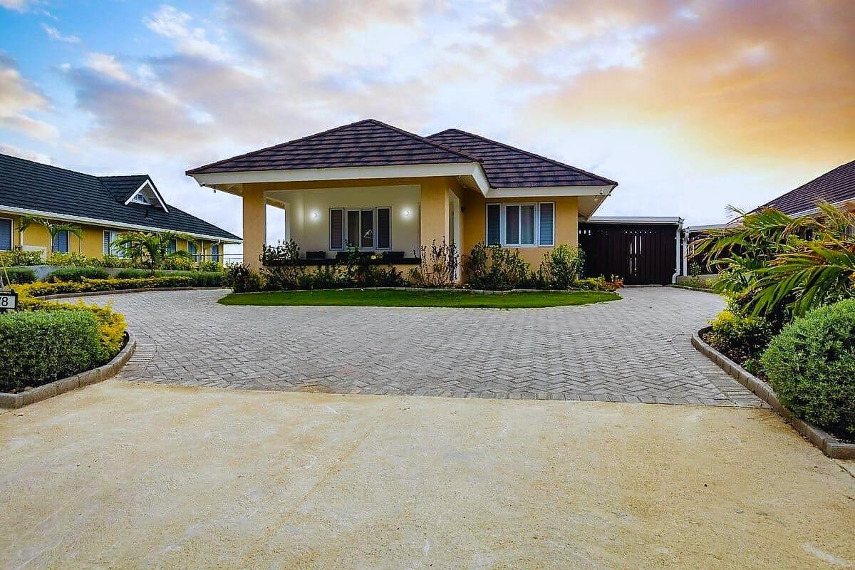 House For Rent: CREST, RICHMOND ESTATE, St. Ann@~apos;s Bay | $1,700