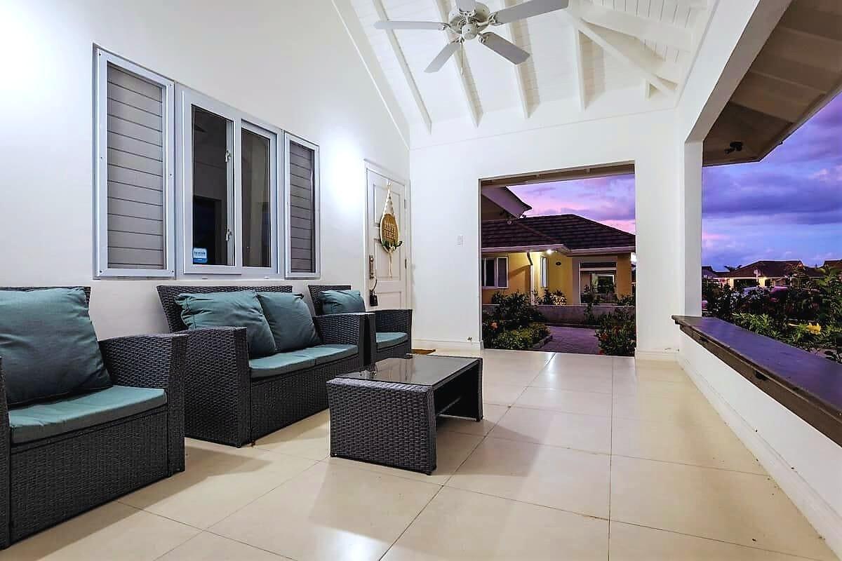 House For Rent: CREST, RICHMOND ESTATE, St. Ann@~apos;s Bay | $1,700 photo 4