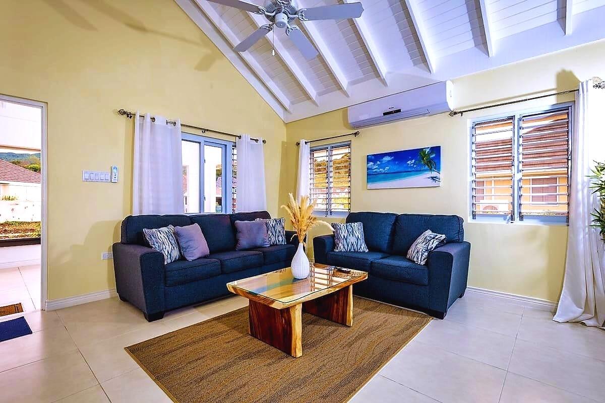 House For Rent: CREST, RICHMOND ESTATE, St. Ann@~apos;s Bay | $1,700 photo 5