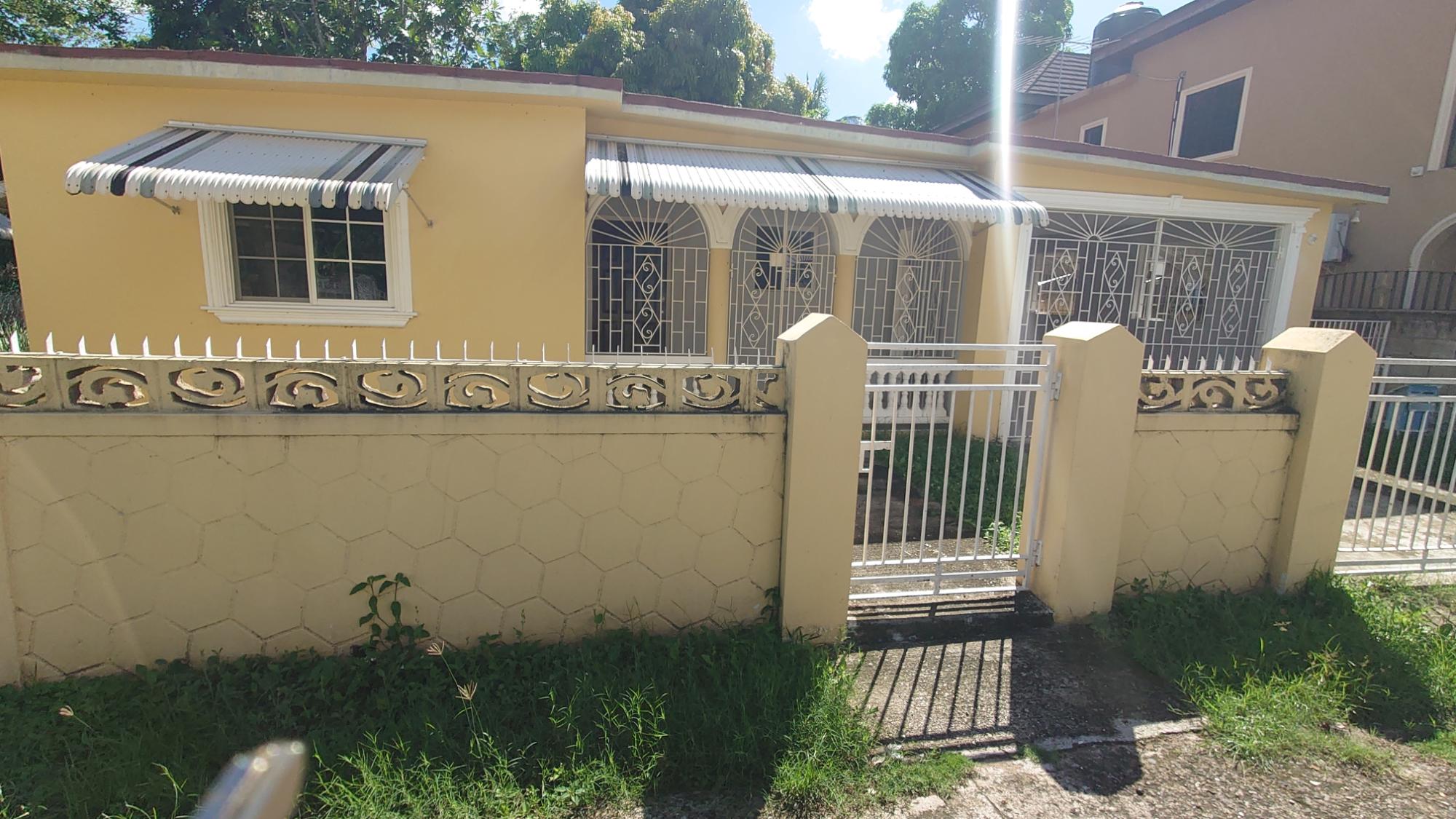 House For Rent: KENT AVENUE, Ensom City | $75,000
