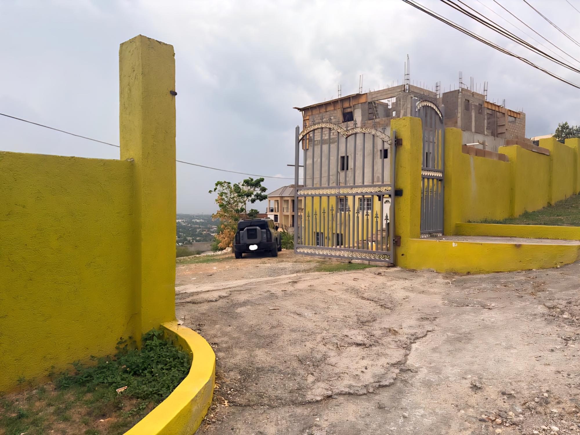 House For Rent: QUEEN HILL DRIVE, Kingston 19 | $80,000