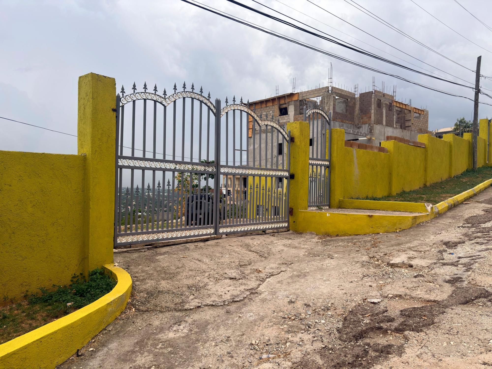 House For Rent: QUEEN HILL DRIVE, Kingston 19 | $80,000 photo 2